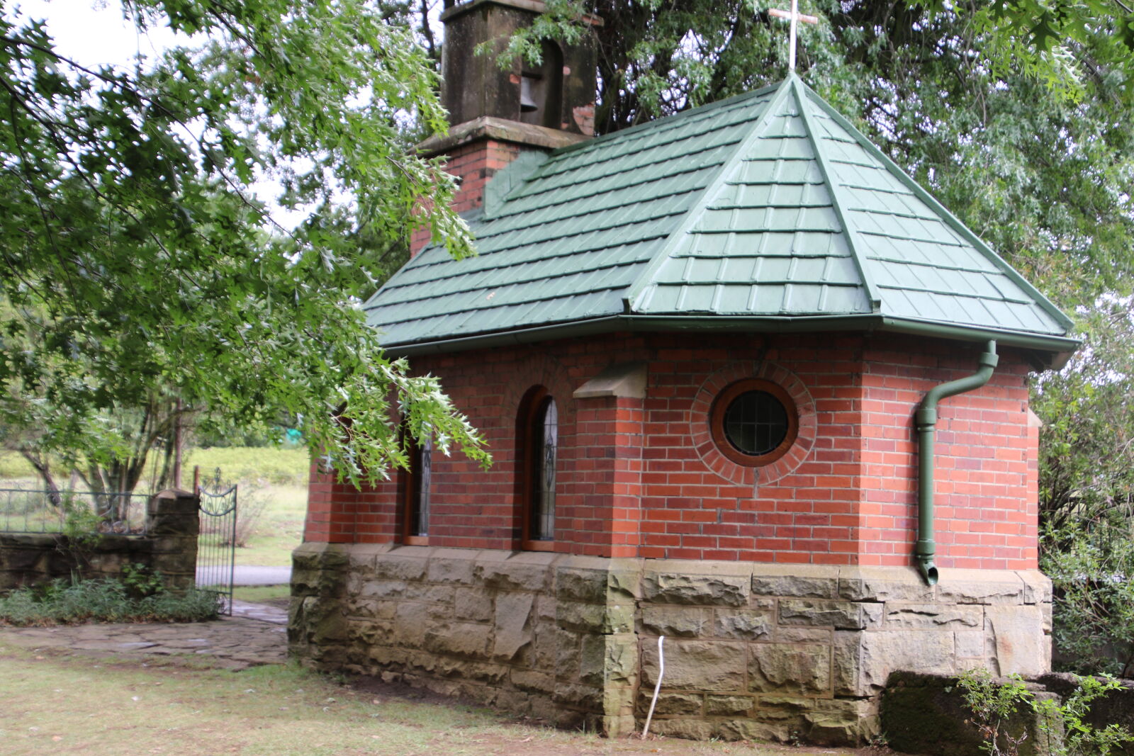 Canon EOS 7D Mark II sample photo. Bricks, church, country, countryside photography
