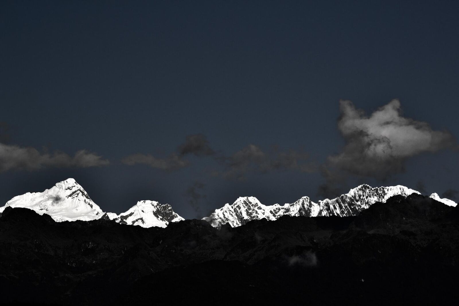Nikon AF-S DX Nikkor 55-200mm F4-5.6G ED sample photo. Grey, sky, landscape, mountain photography