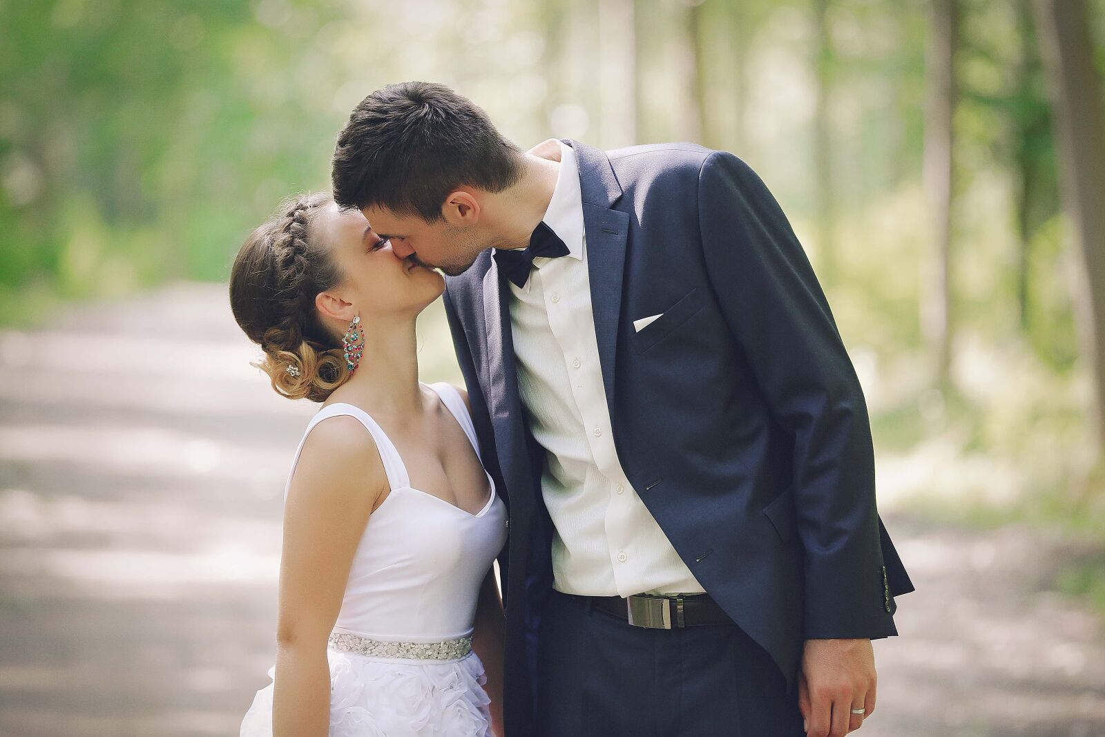 Canon EOS 5D Mark III sample photo. Embrace, kiss, lady, love photography