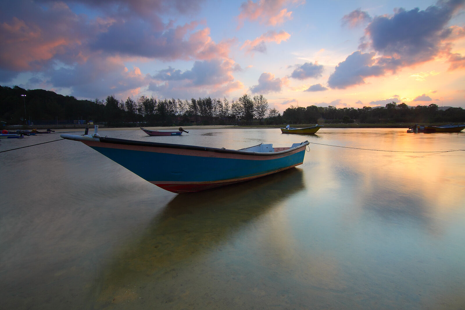 Canon EOS 50D sample photo. Beach, boats, clouds, dawn photography
