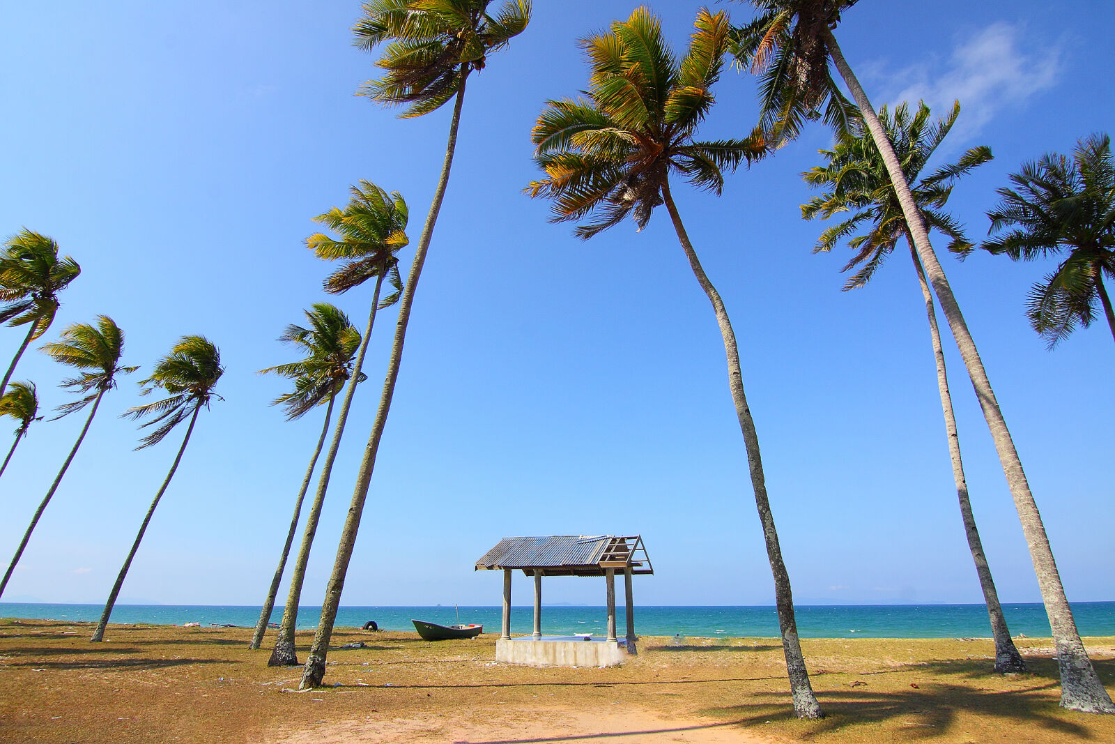 Canon EOS 50D sample photo. Beach, boat, clouds, daylight photography
