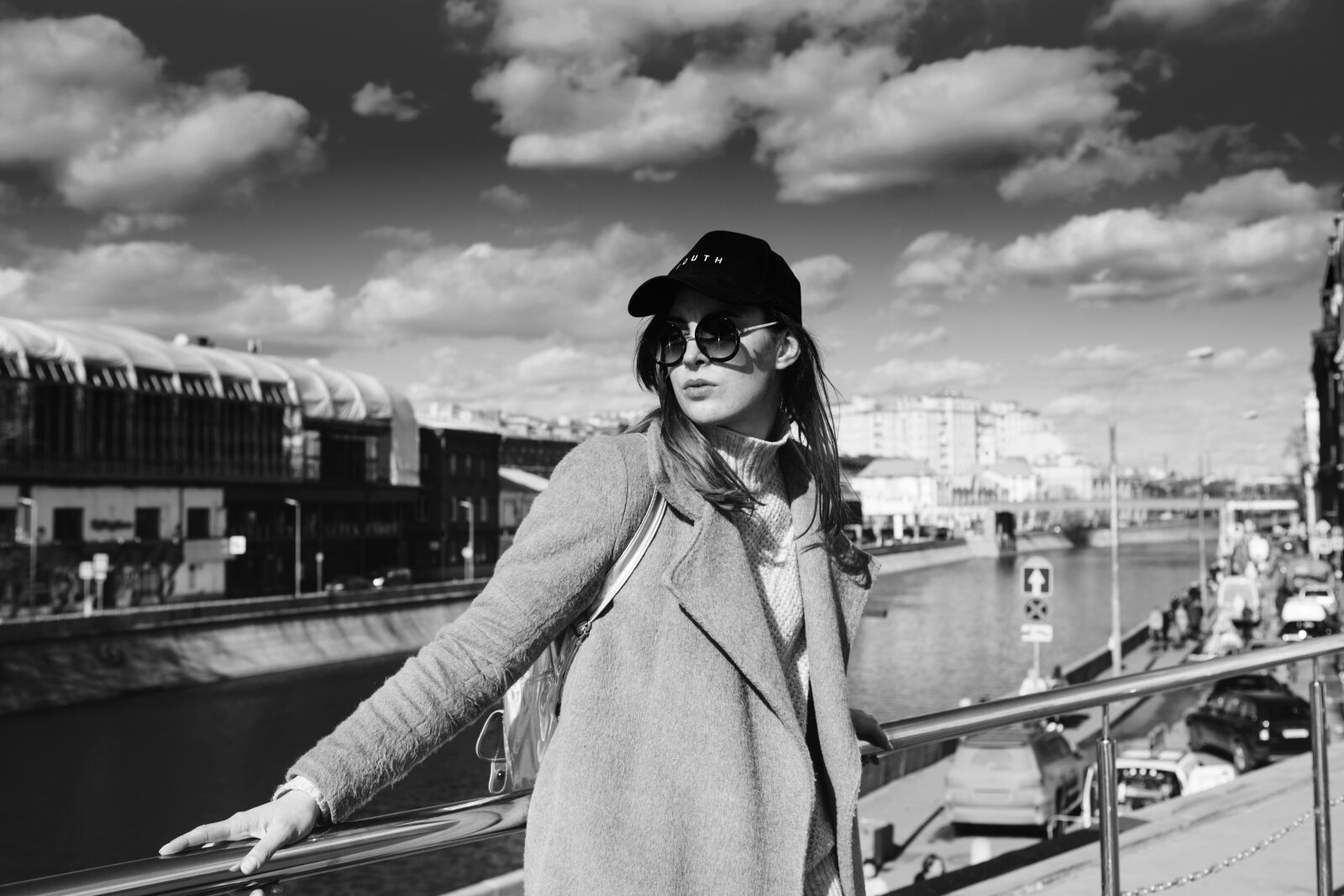 Canon EOS 5D Mark III sample photo. Girl, cap, glasses photography