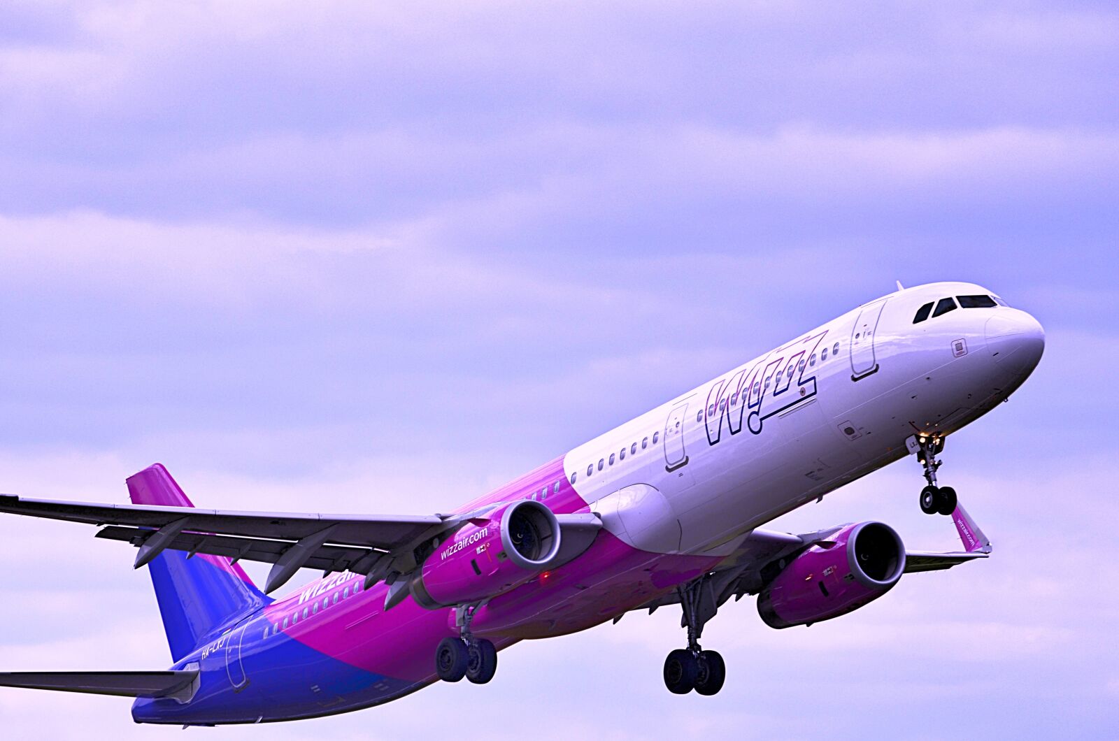 Nikon D5100 sample photo. The plane, start, airport photography