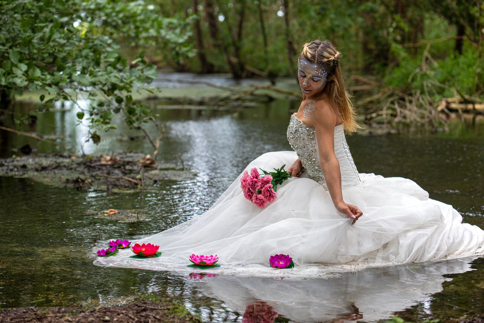 Canon EOS 5D Mark IV sample photo. Bride, dress, water photography