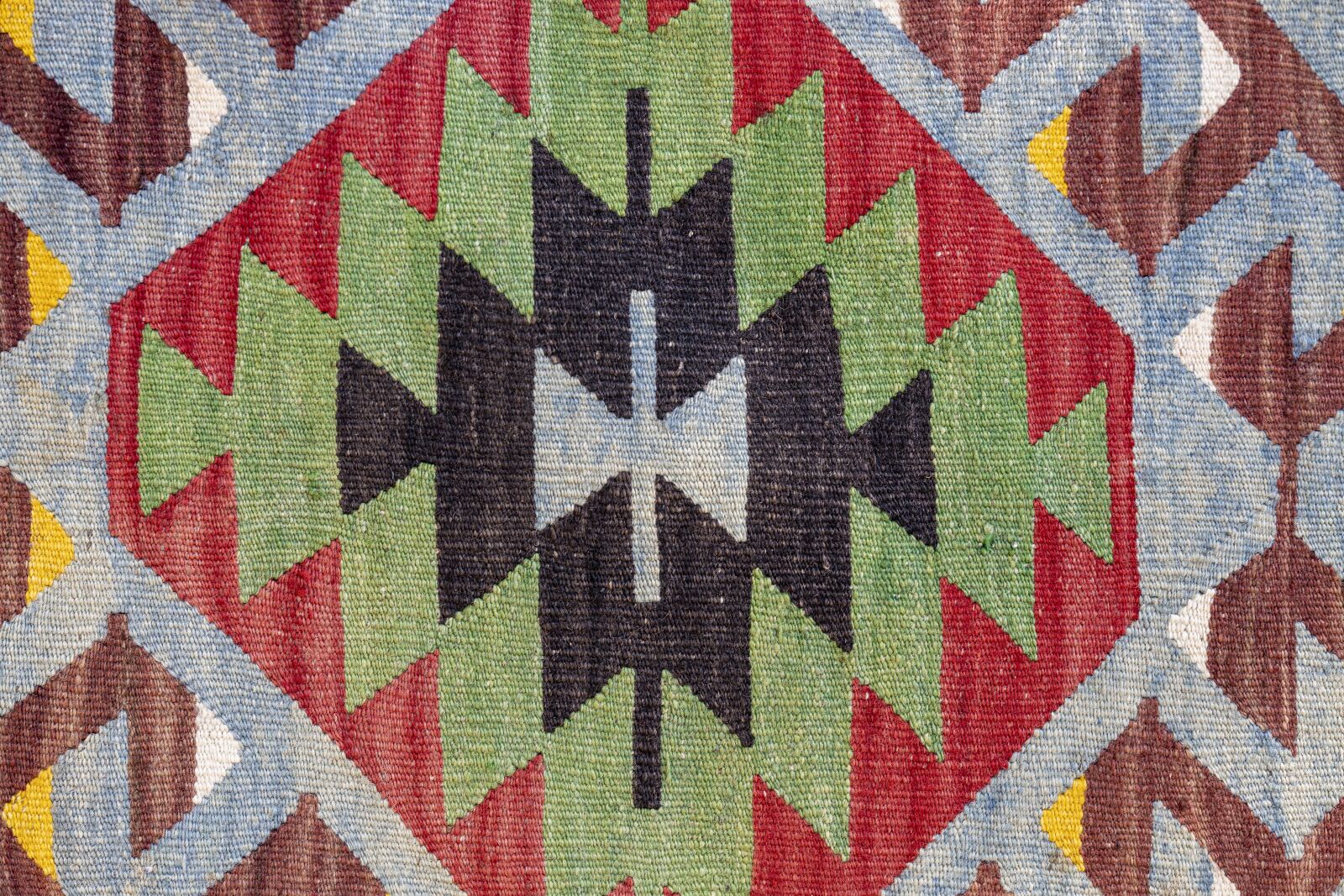 Canon RF 85mm F1.2L USM sample photo. Carpet, wool, yarn photography