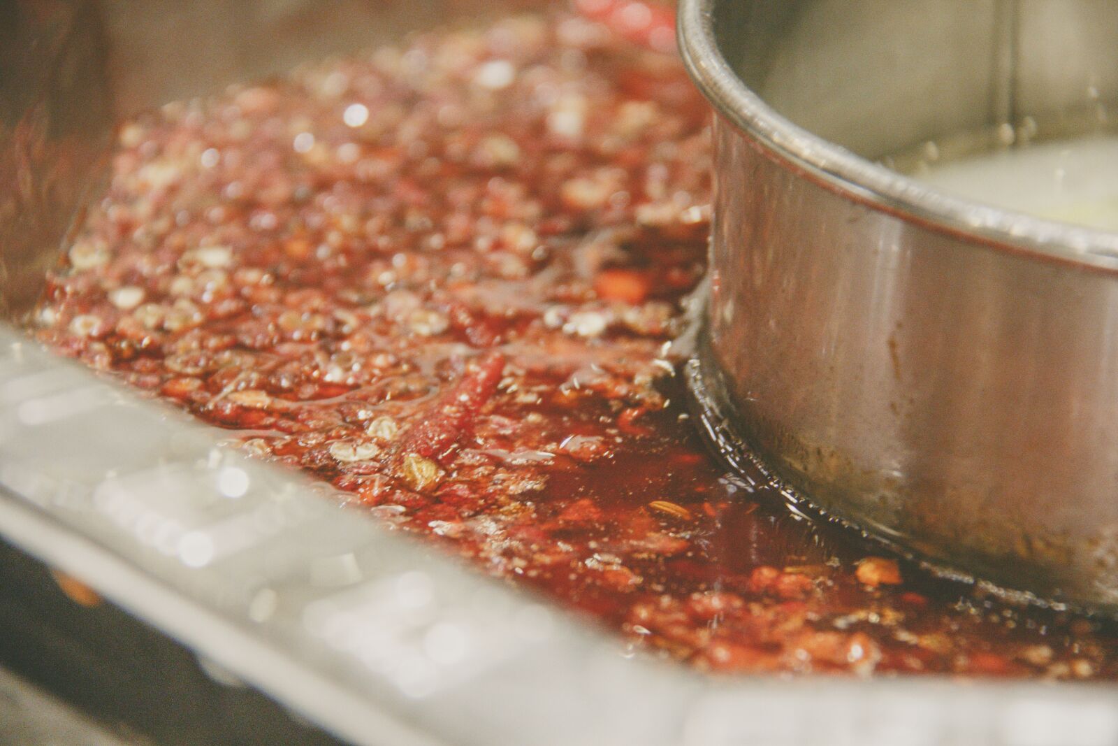 Canon EF-S 18-200mm F3.5-5.6 IS sample photo. Chafing dish, chongqing steamboat photography