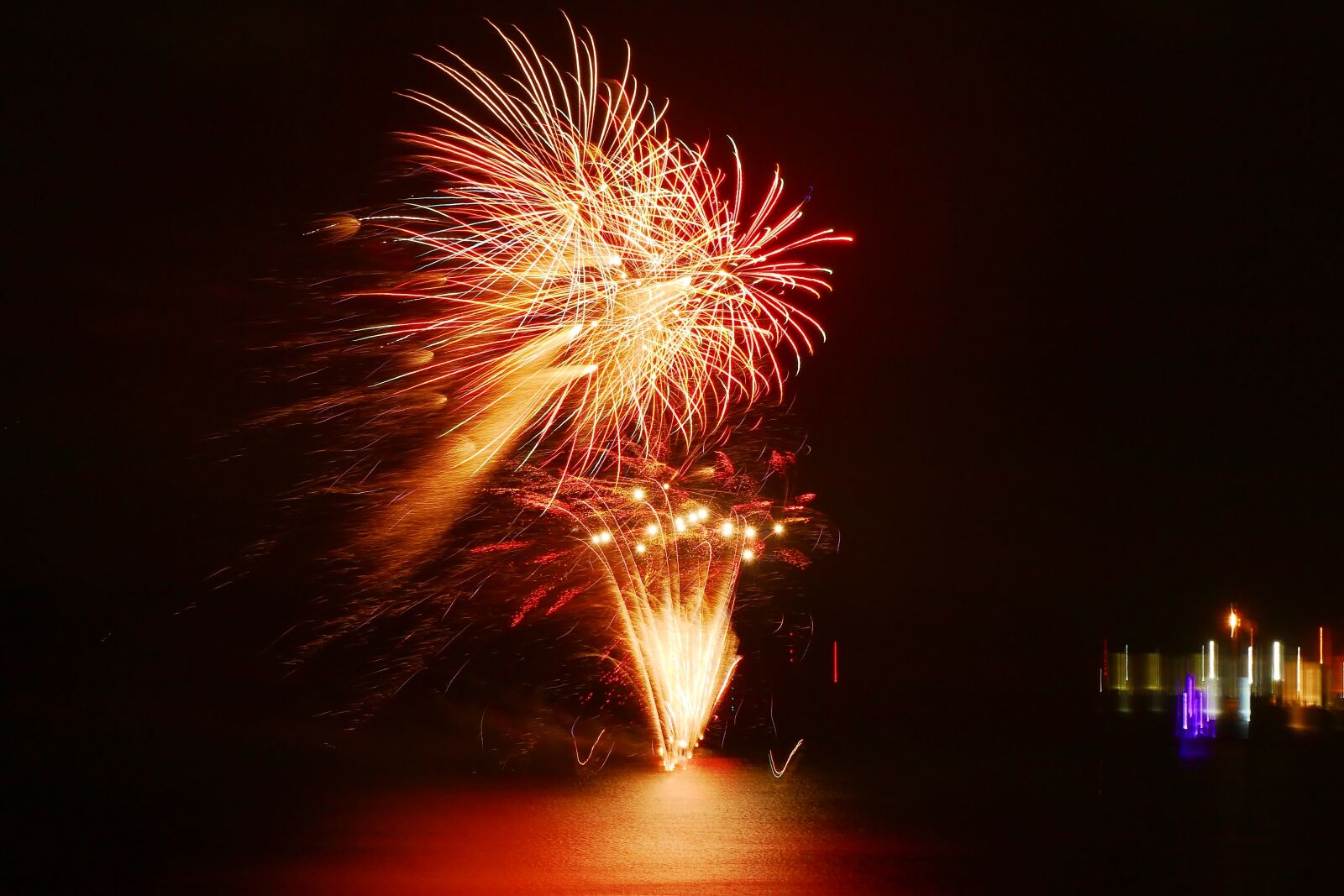 Panasonic Lumix DMC-G6 sample photo. Fireworks, night, bonfire night photography