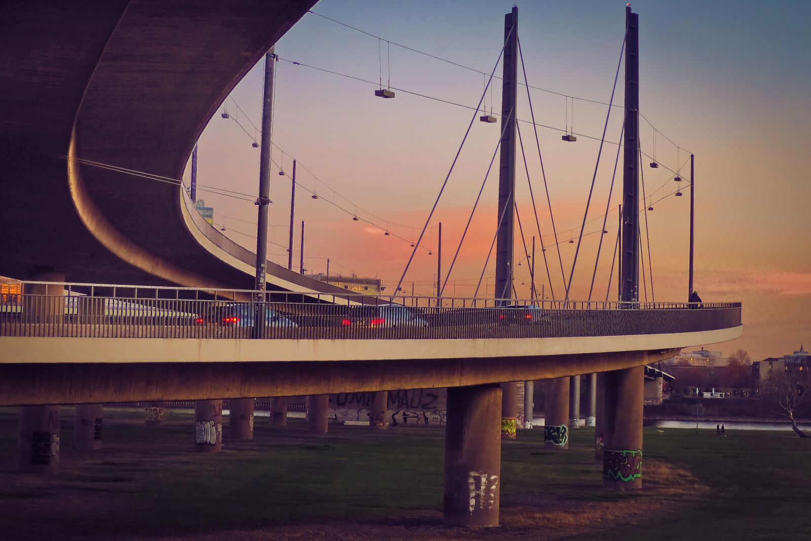 Olympus OM-D E-M10 sample photo. Bridge, dusk, city photography