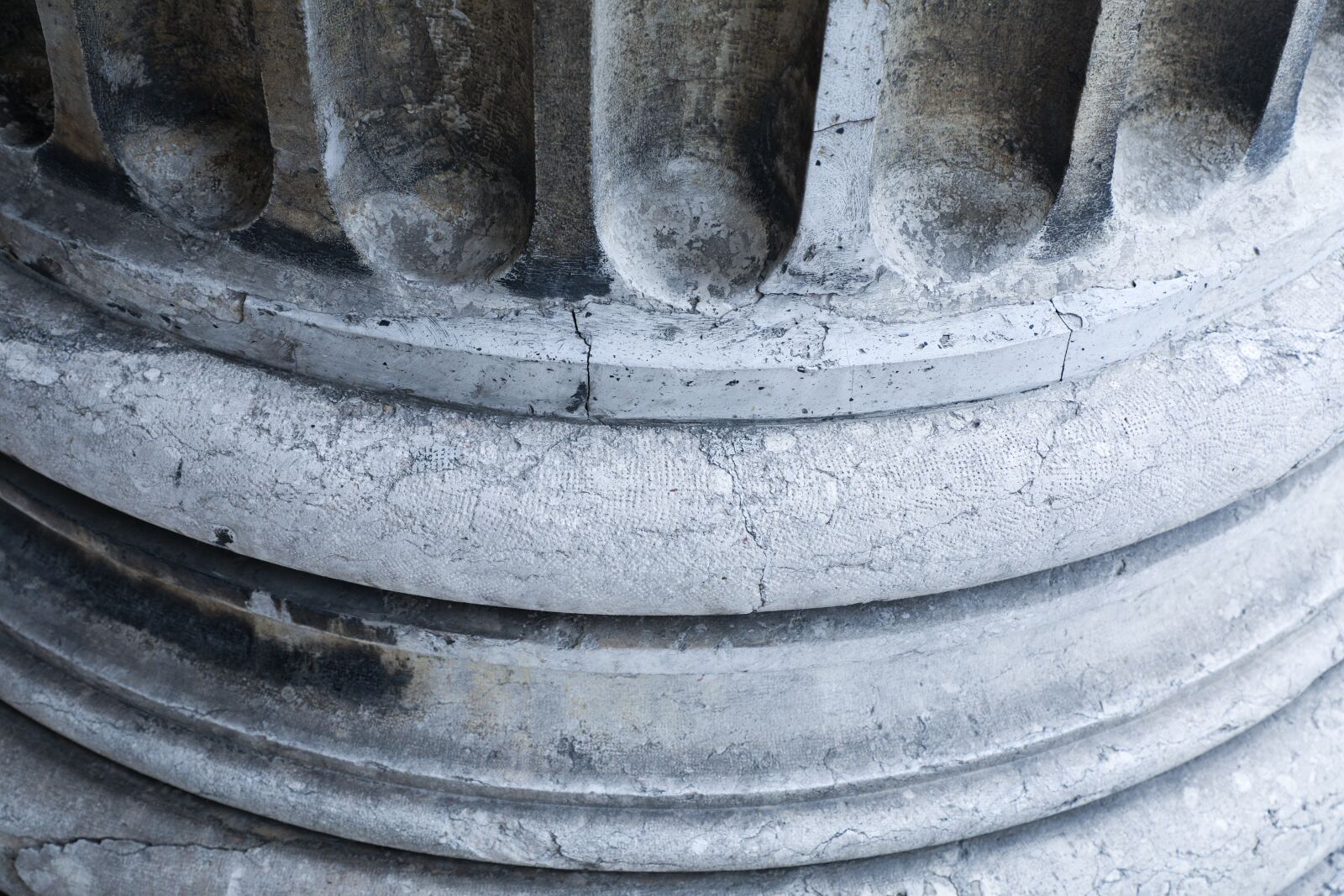 Canon EF 24-105mm F4L IS II USM sample photo. Pillar, antiquity, museum photography