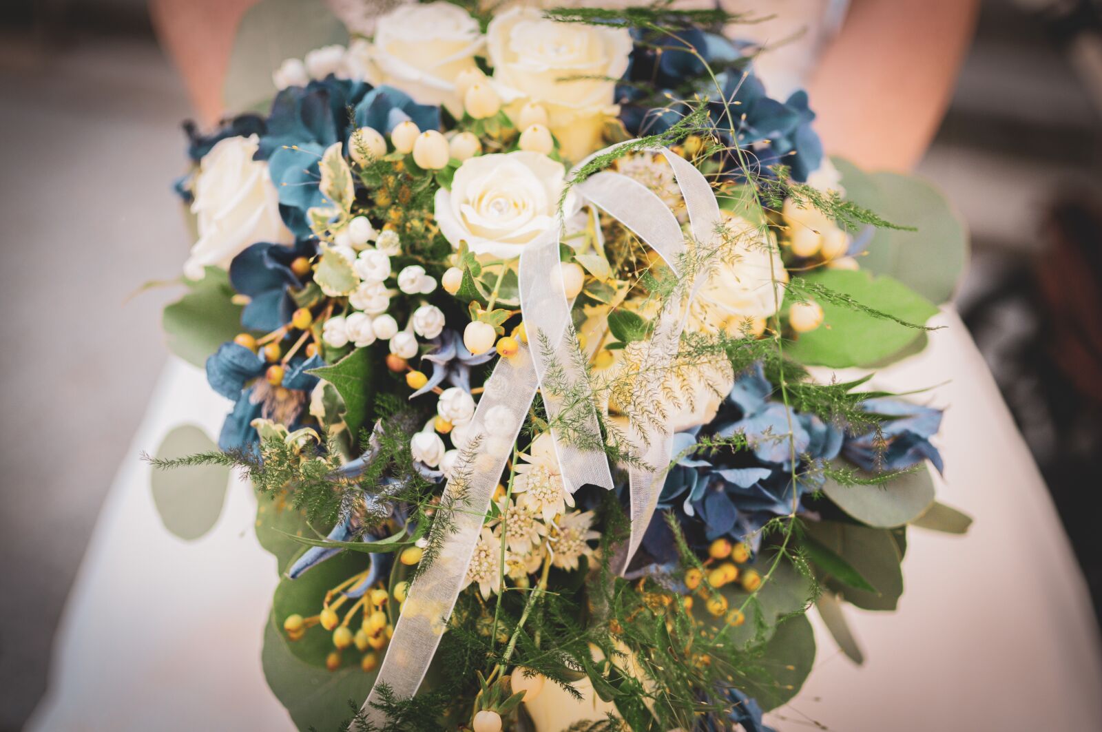 Nikon D5000 sample photo. Flowers, wedding, bride photography
