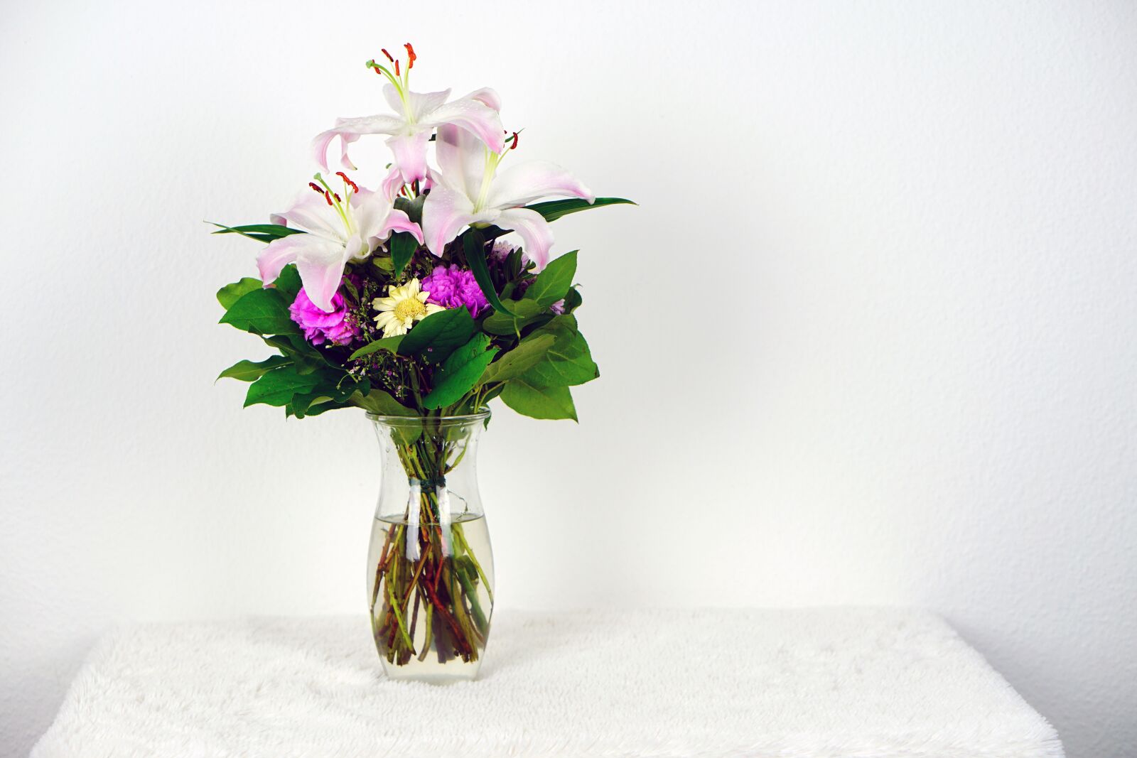 E 50mm F1.8 OSS sample photo. Flowers, bouquet, pink photography