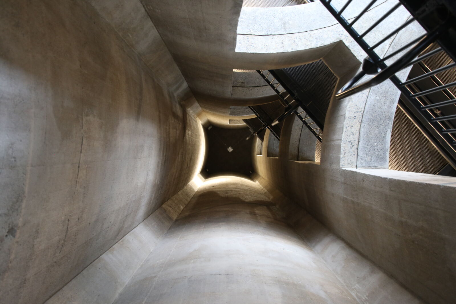 Canon EOS 7D Mark II sample photo. Architecture, art, art, gallery photography