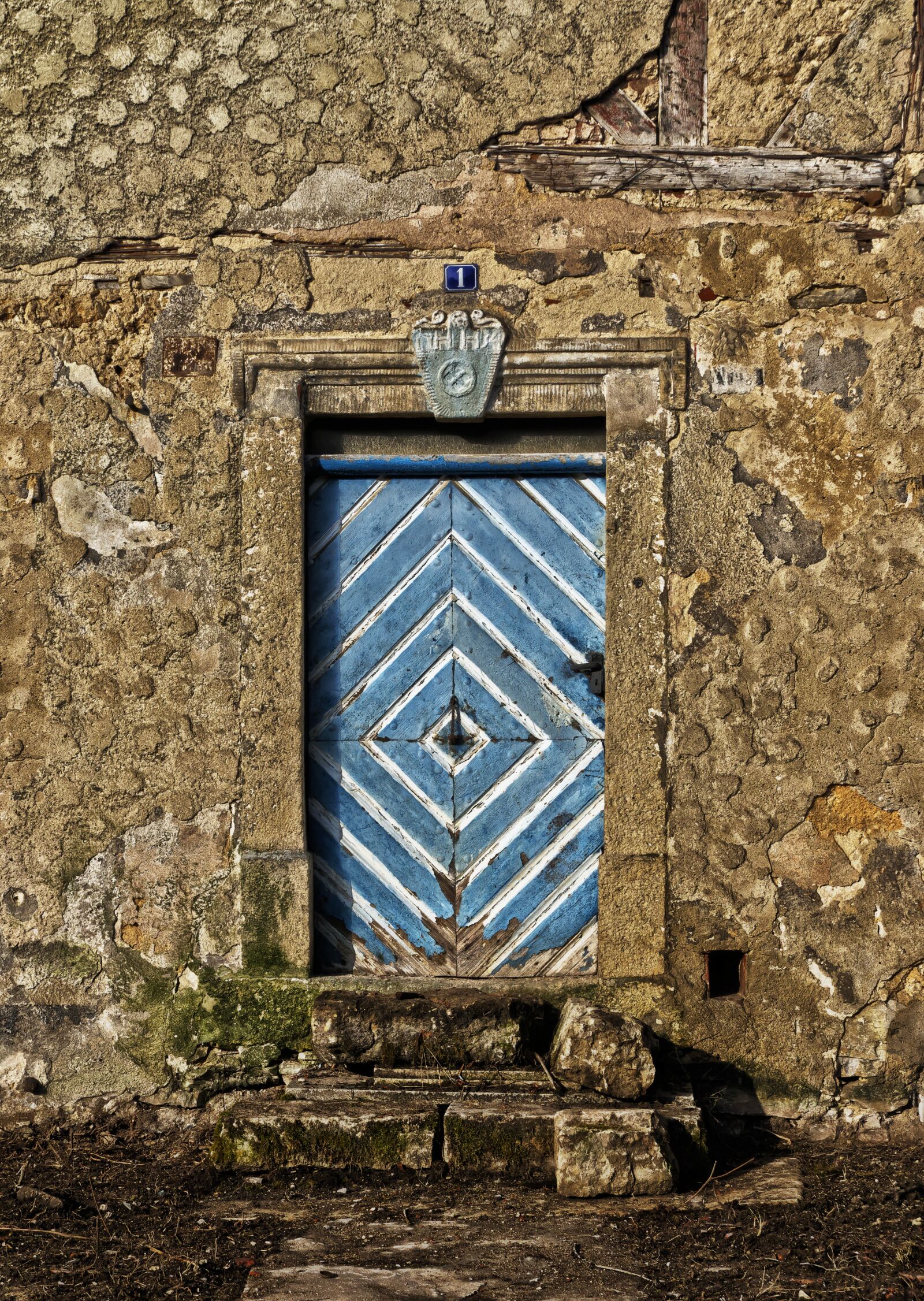 Panasonic Lumix DMC-FZ1000 sample photo. Door, portal, old door photography
