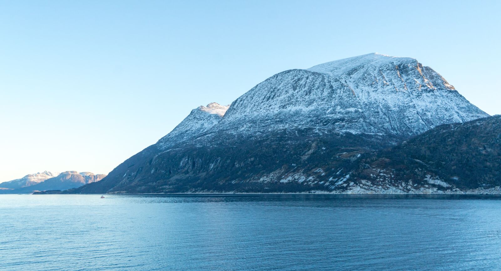 Sony a7R II + Sony FE 24-240mm F3.5-6.3 OSS sample photo. Norway, rock, landscape photography