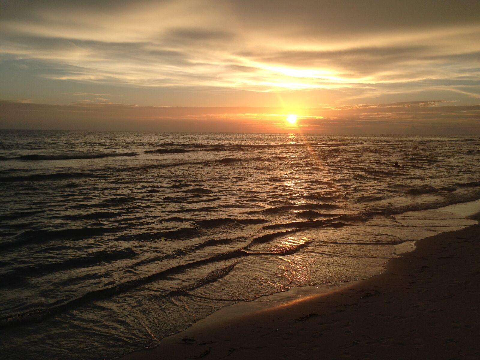 iPhone 5 back camera 4.12mm f/2.4 sample photo. Sunset, beach, sea photography