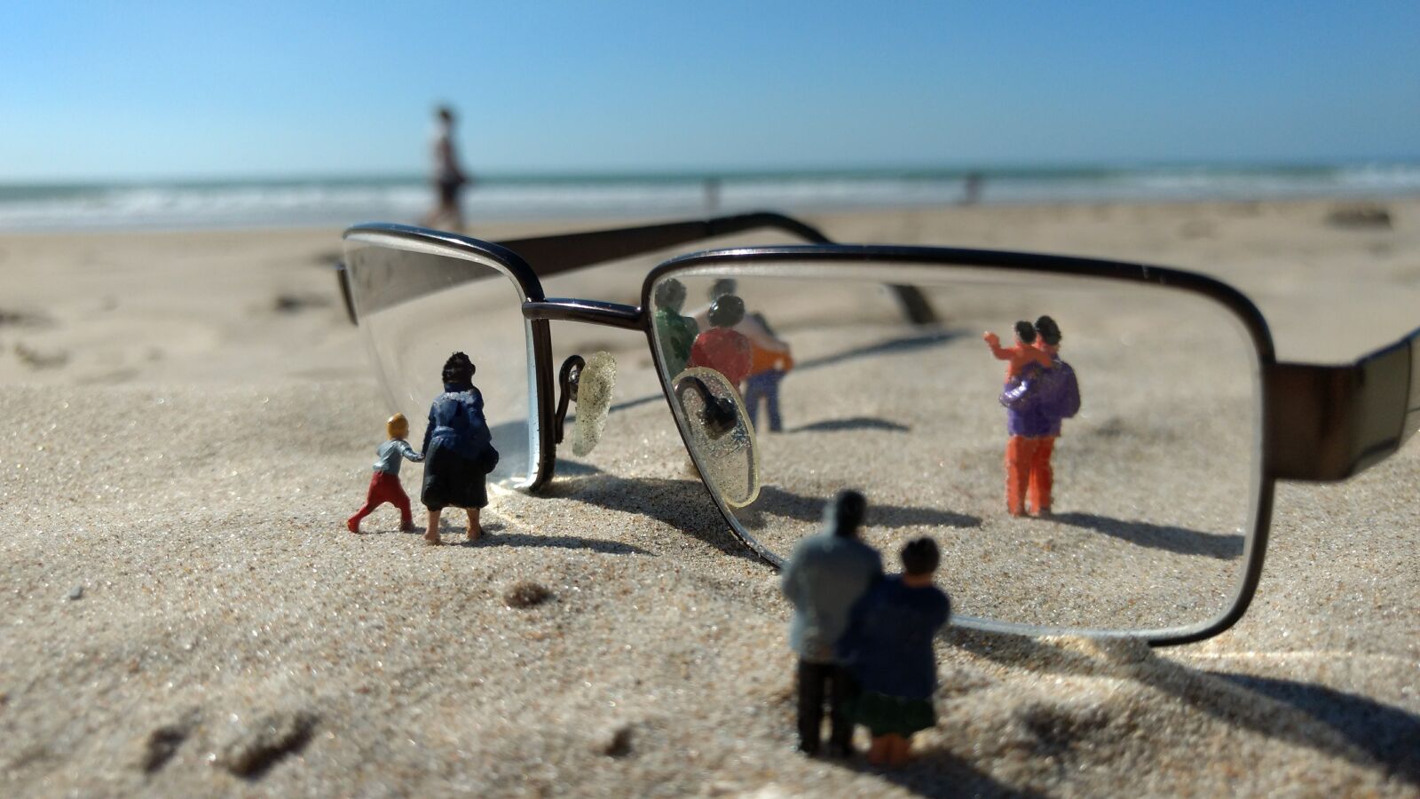 Motorola Moto G (4) sample photo. Miniature figures, personal, glasses photography