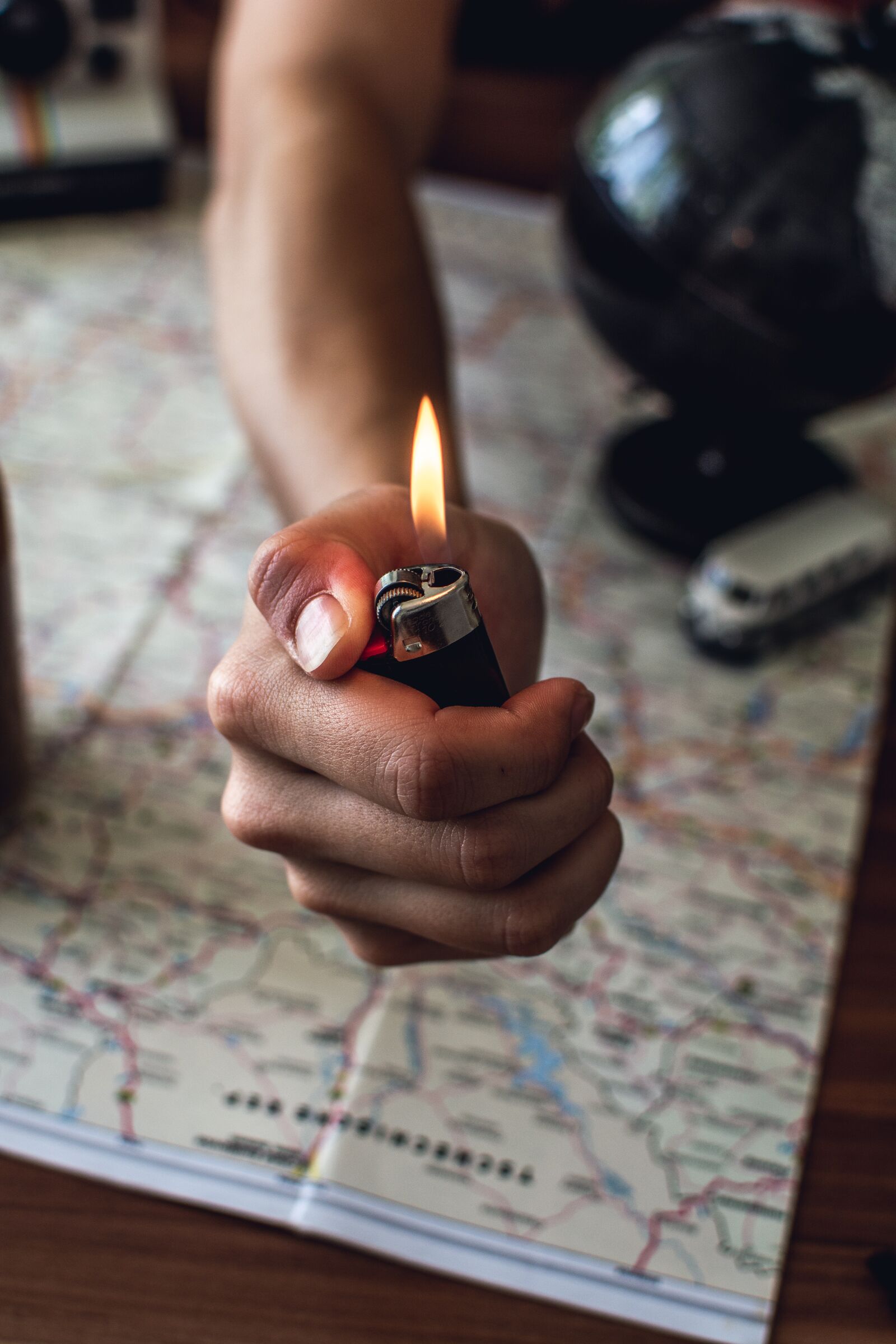 Nikon D5200 sample photo. Lighter, keep, hand photography