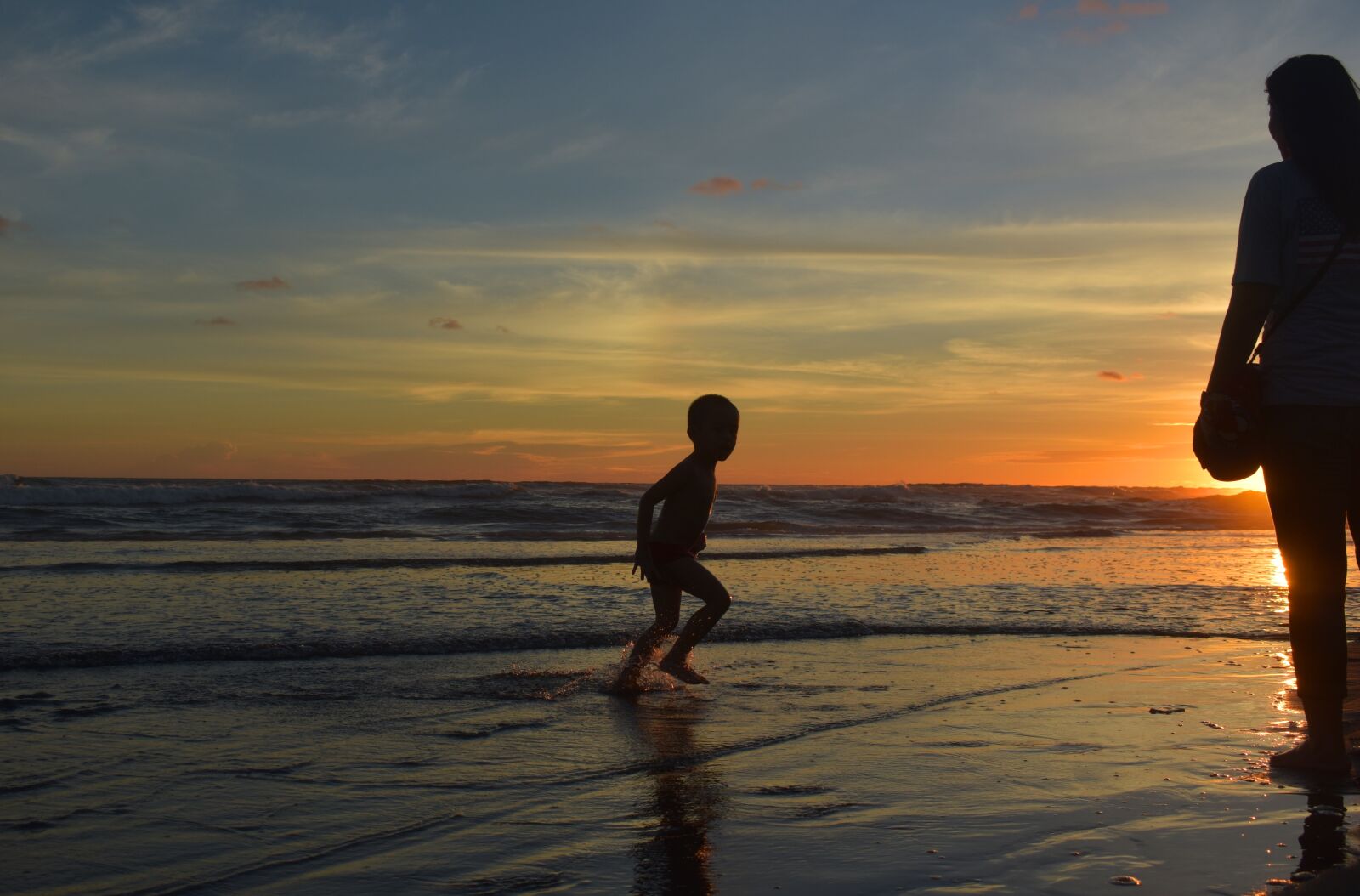 Nikon D3400 sample photo. Silhouette, beach, dusk photography