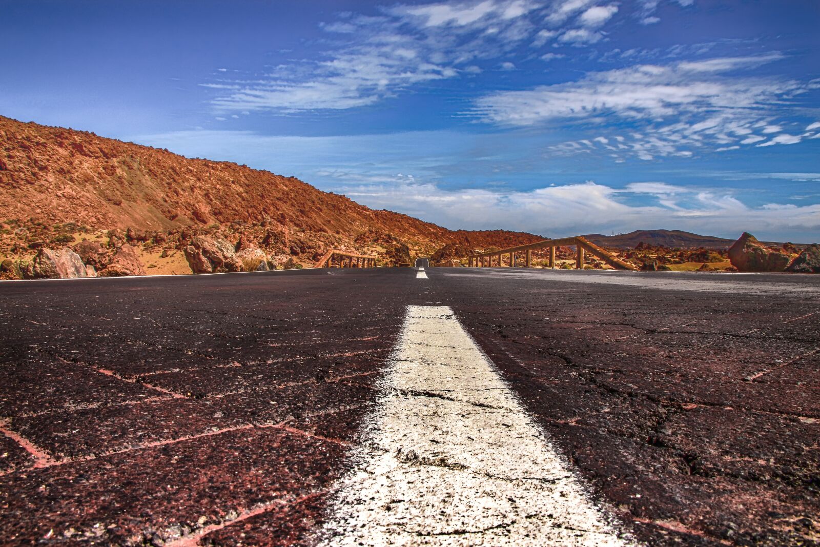 Canon EOS 650D (EOS Rebel T4i / EOS Kiss X6i) sample photo. Road, endless, landscape photography