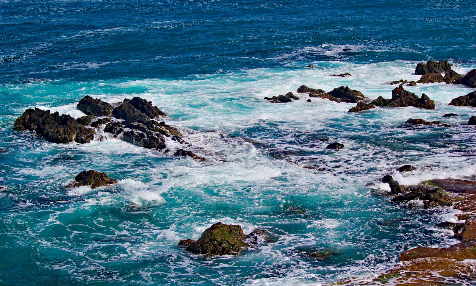 Canon EOS 550D (EOS Rebel T2i / EOS Kiss X4) sample photo. Sea, coast, waves photography