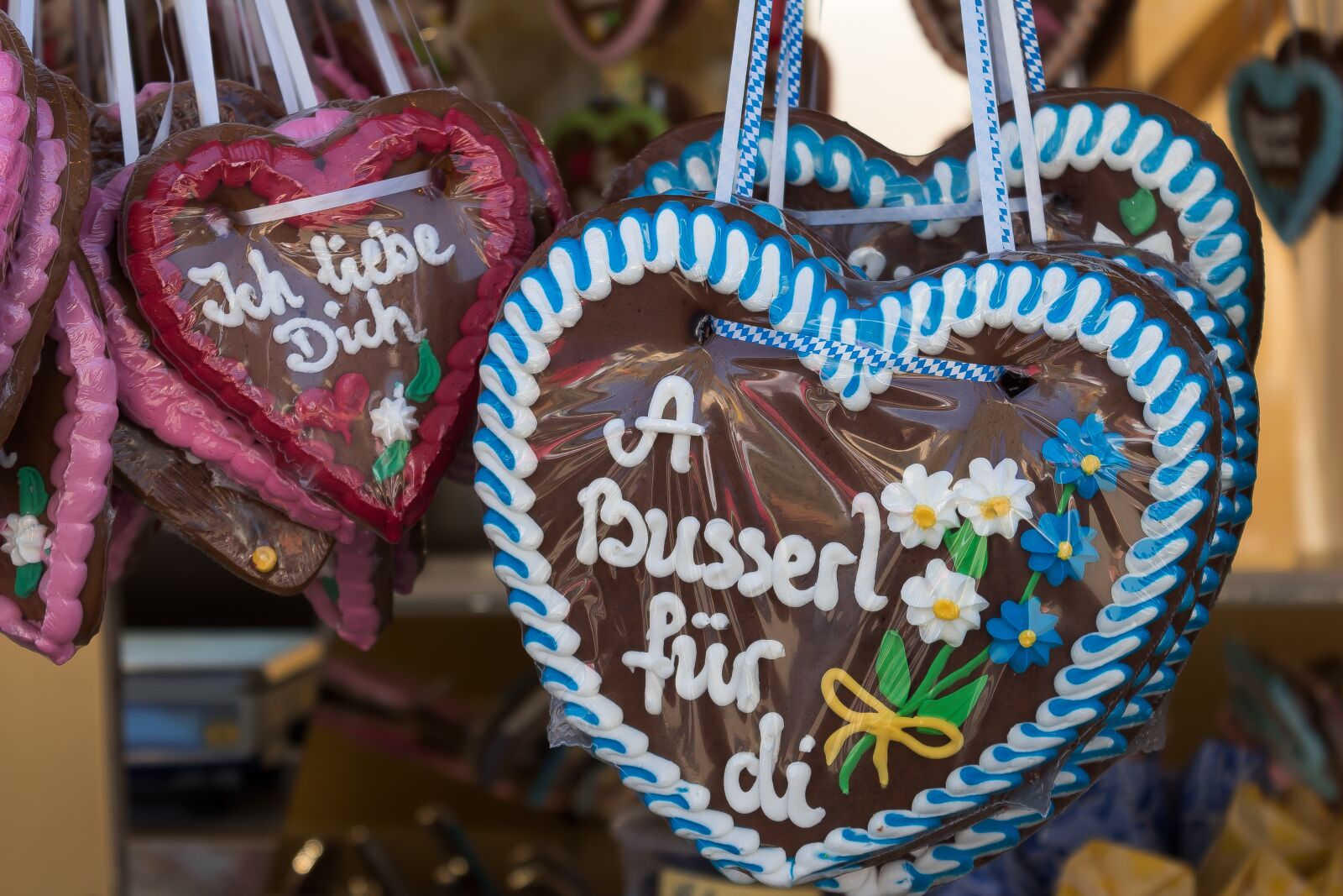 Canon EOS 1300D (EOS Rebel T6 / EOS Kiss X80) sample photo. Gingerbread heart, heart, folk photography