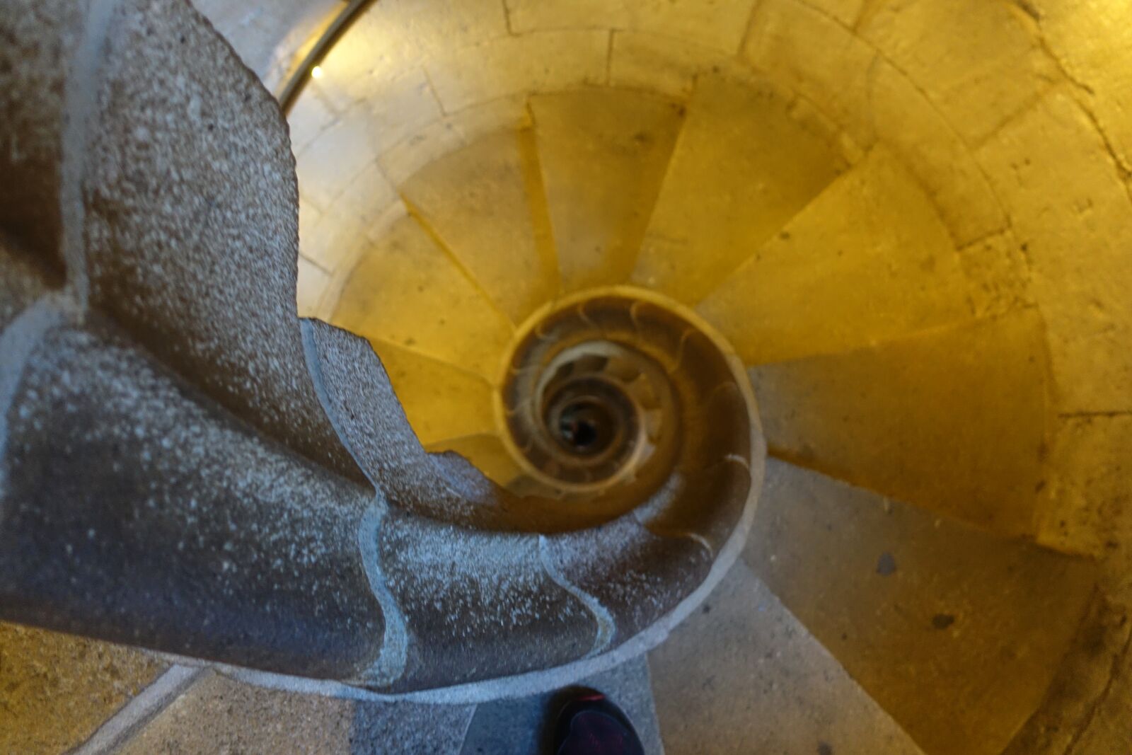 Sony Cyber-shot DSC-RX100 IV sample photo. Spiral staircase, la sagrada photography
