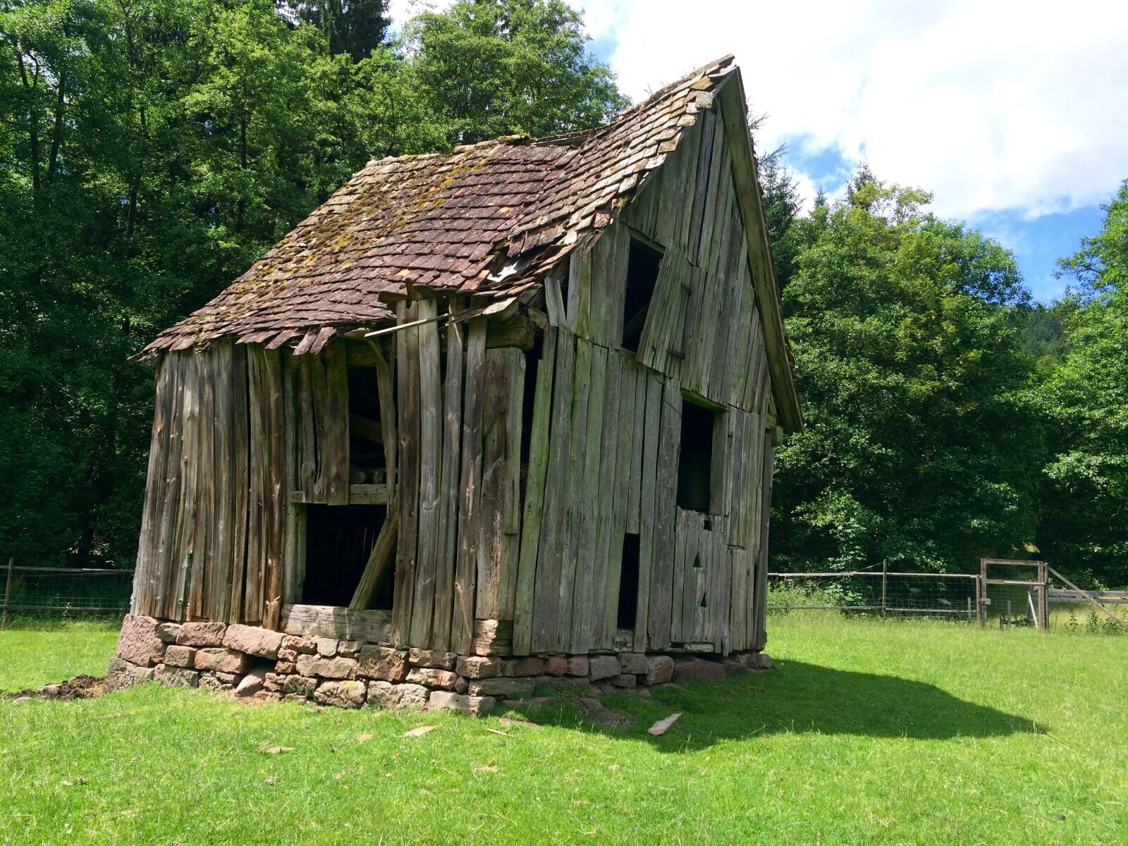 iPhone 5s back camera 4.15mm f/2.2 sample photo. Hut, lapsed, barn photography