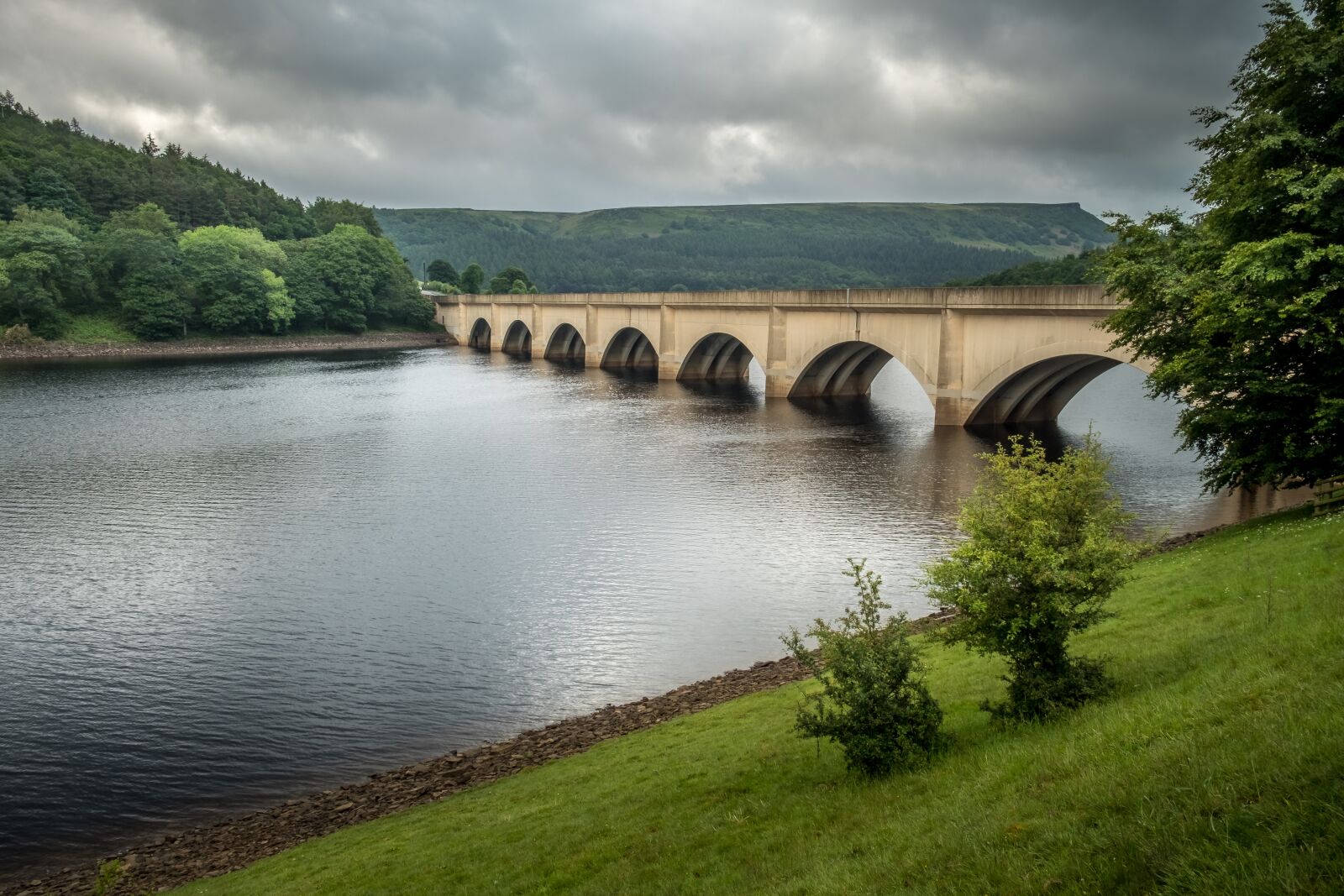 Fujifilm X-T2 sample photo. Ladybower reservoir, peak district photography