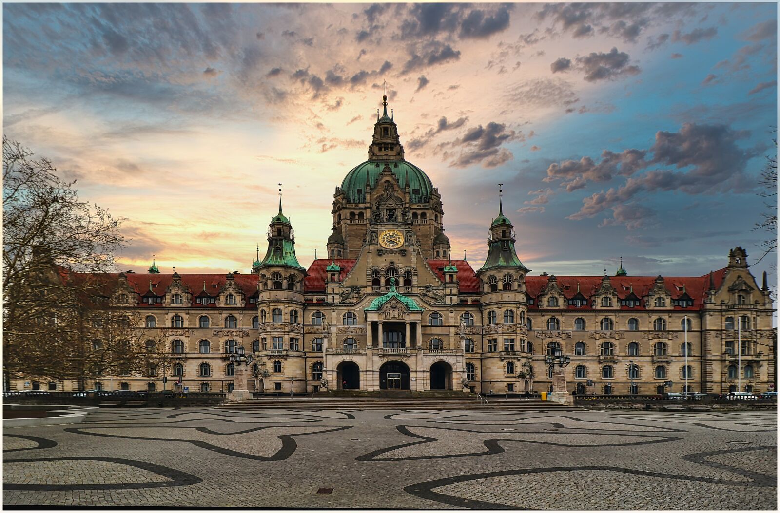 Canon EOS 200D (EOS Rebel SL2 / EOS Kiss X9) sample photo. Hanover, town hall, architecture photography