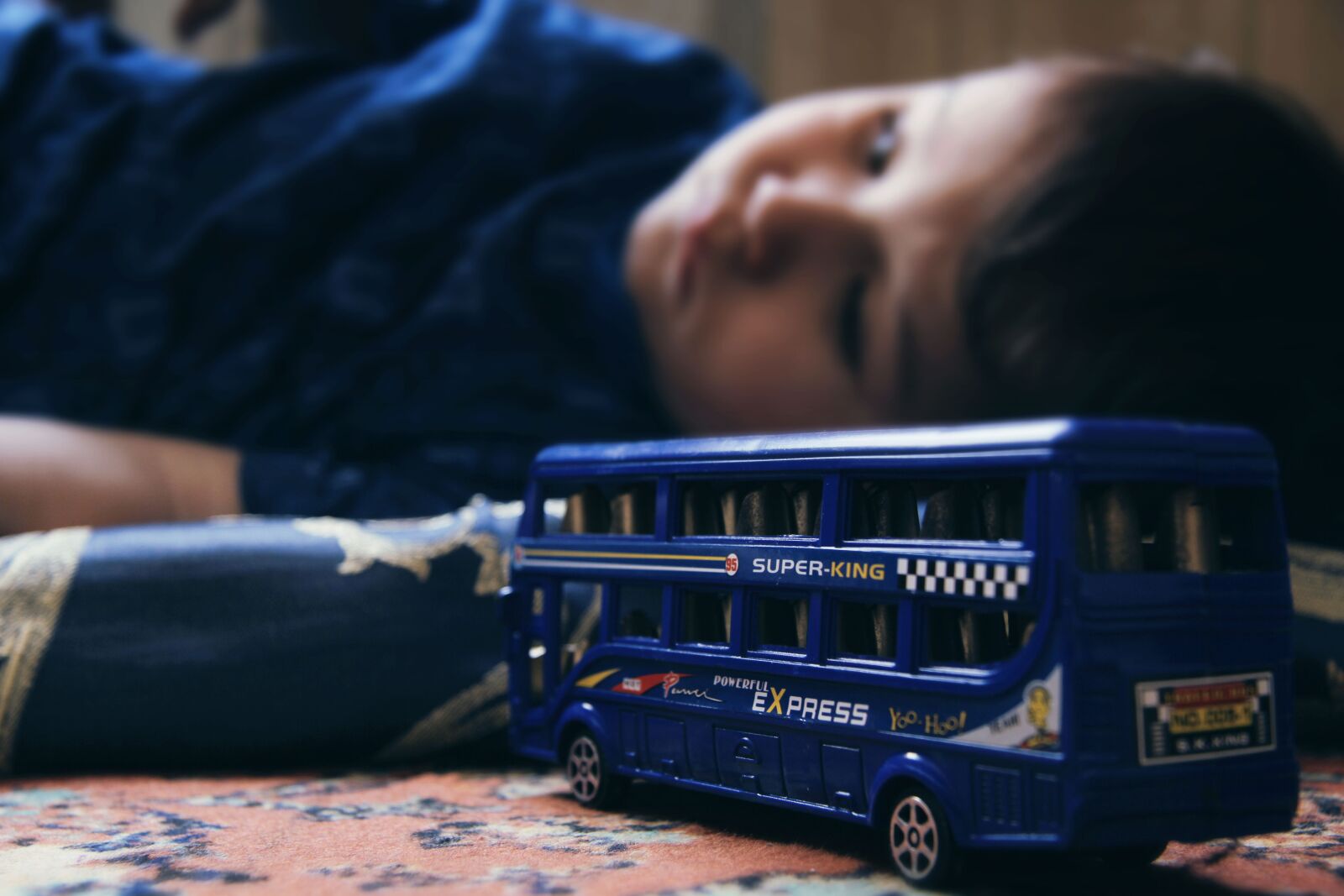 Canon EOS 60D sample photo. Sad child, double-decker, toys photography
