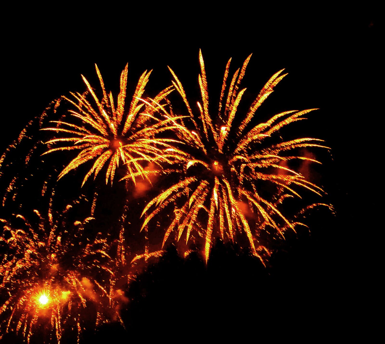 Panasonic Lumix DMC-ZS5 (Lumix DMC-TZ8) sample photo. Fireworks, new year's eve photography