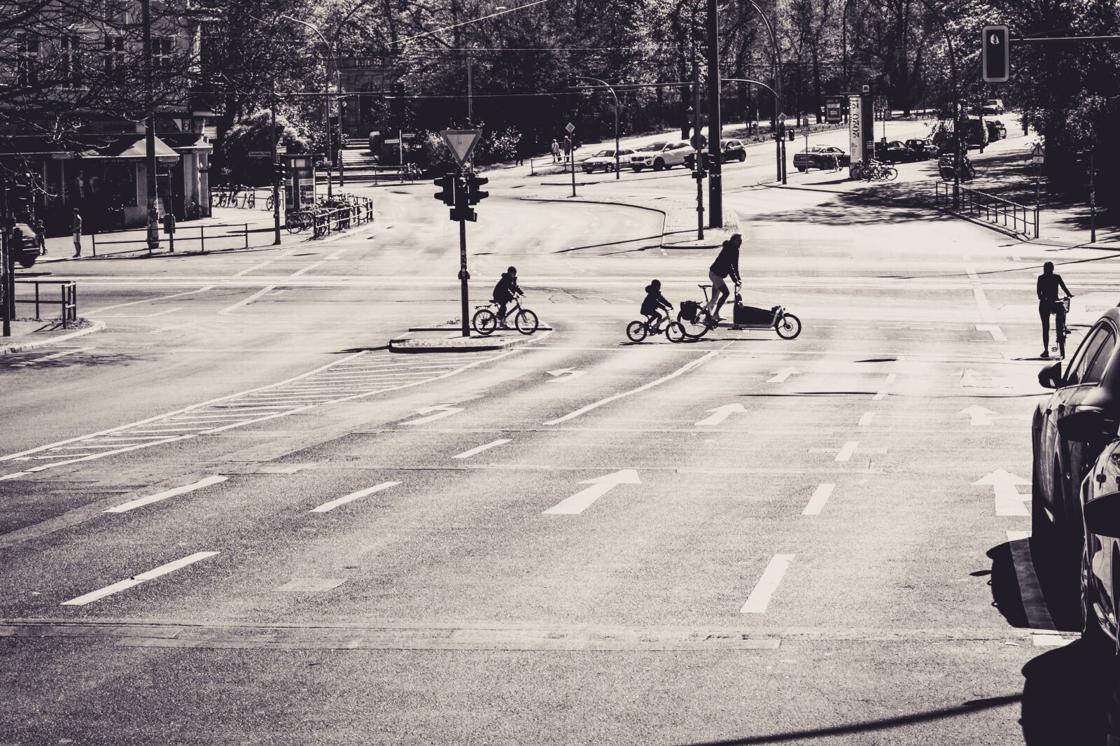 Nikon D610 sample photo. Road, empty, city photography