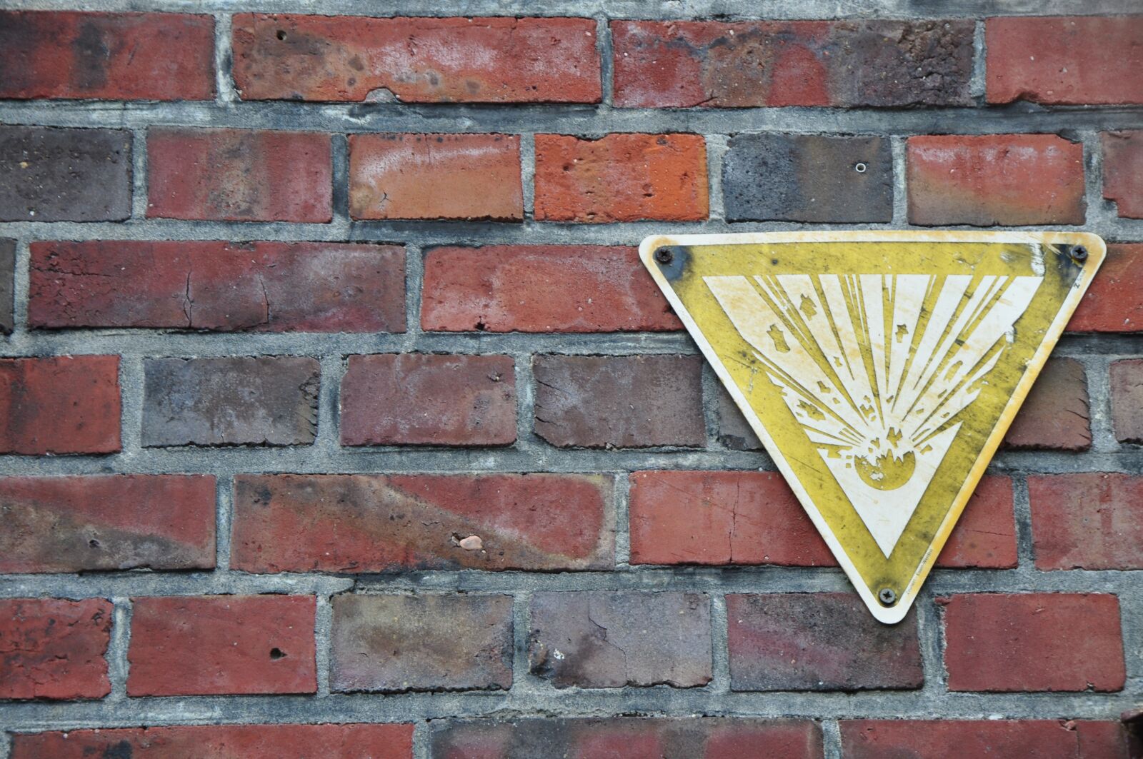 Nikon D90 sample photo. Wall, shield, explosion photography