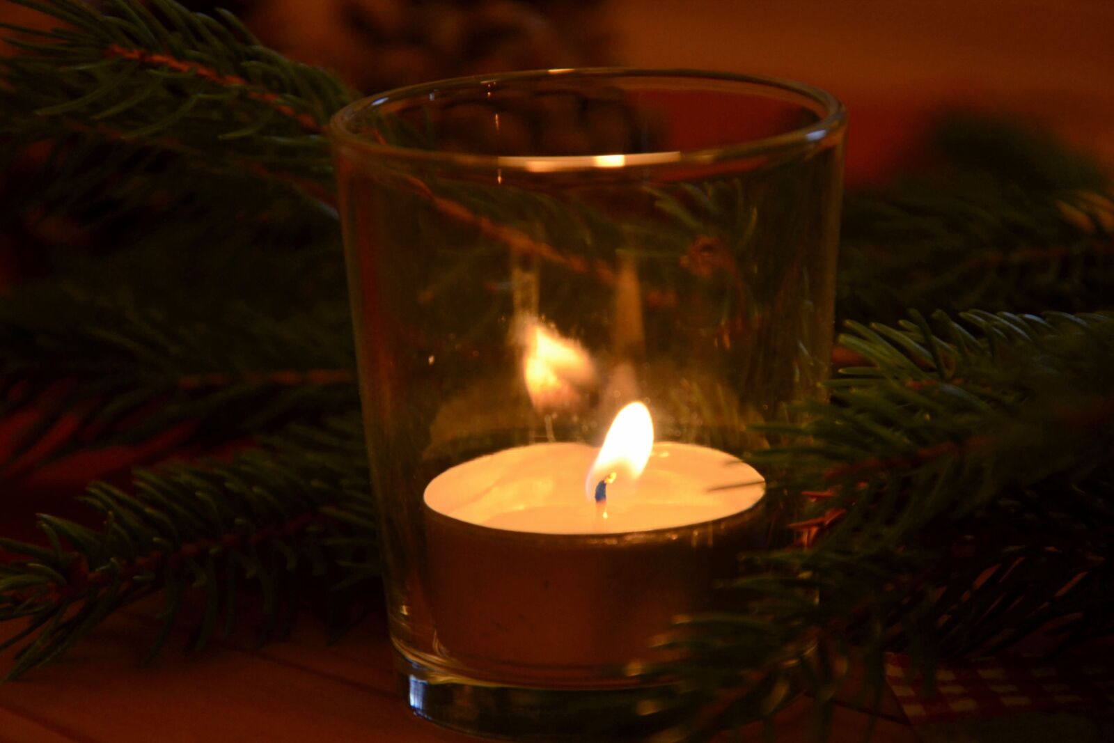 Nikon D5100 sample photo. Candles, candlelight, shimmer photography