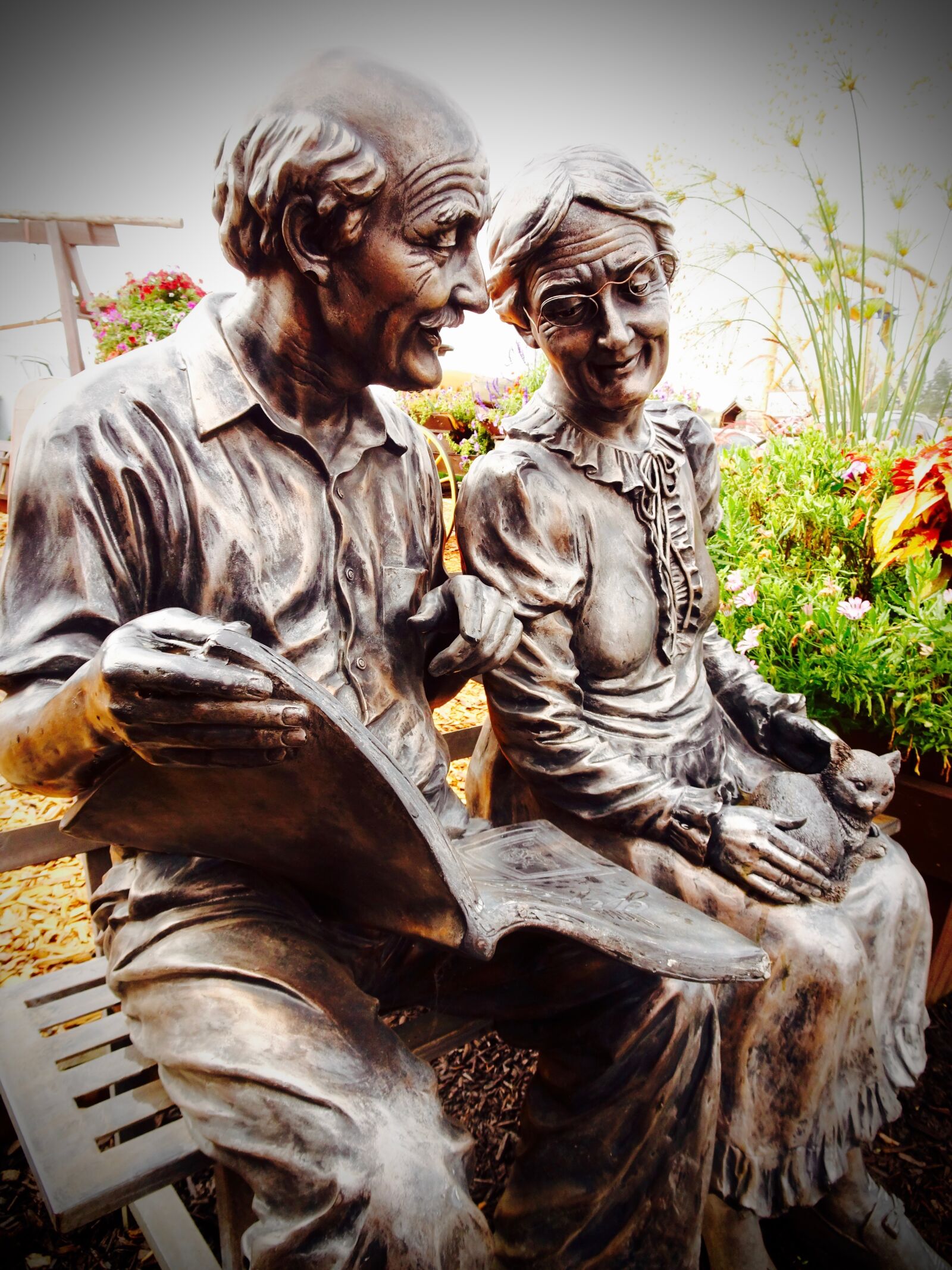 Sony Cyber-shot DSC-HX90V sample photo. Figures, sculpture, togetherness photography
