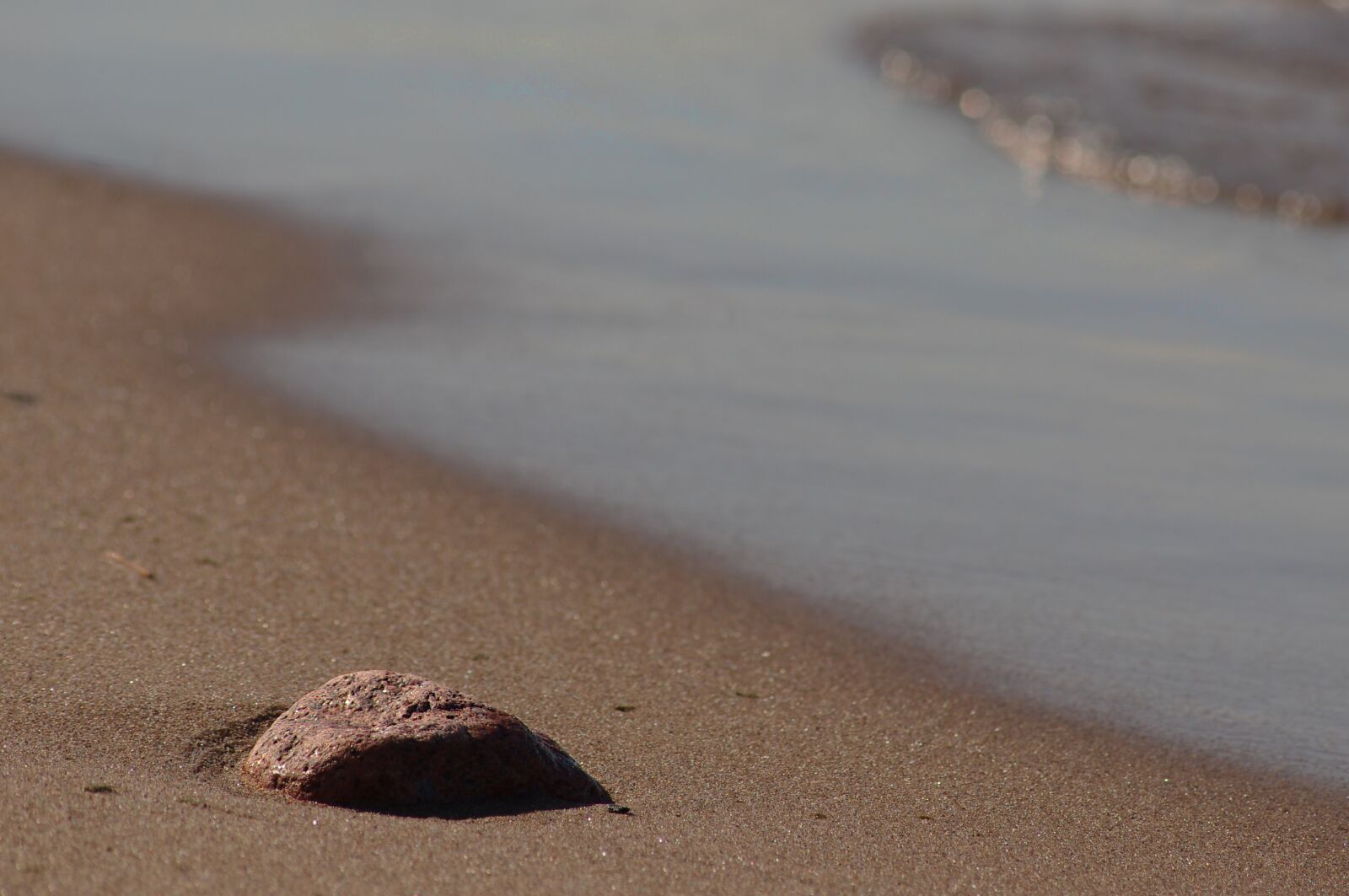 Pentax K-r sample photo. Sand, water, beach photography