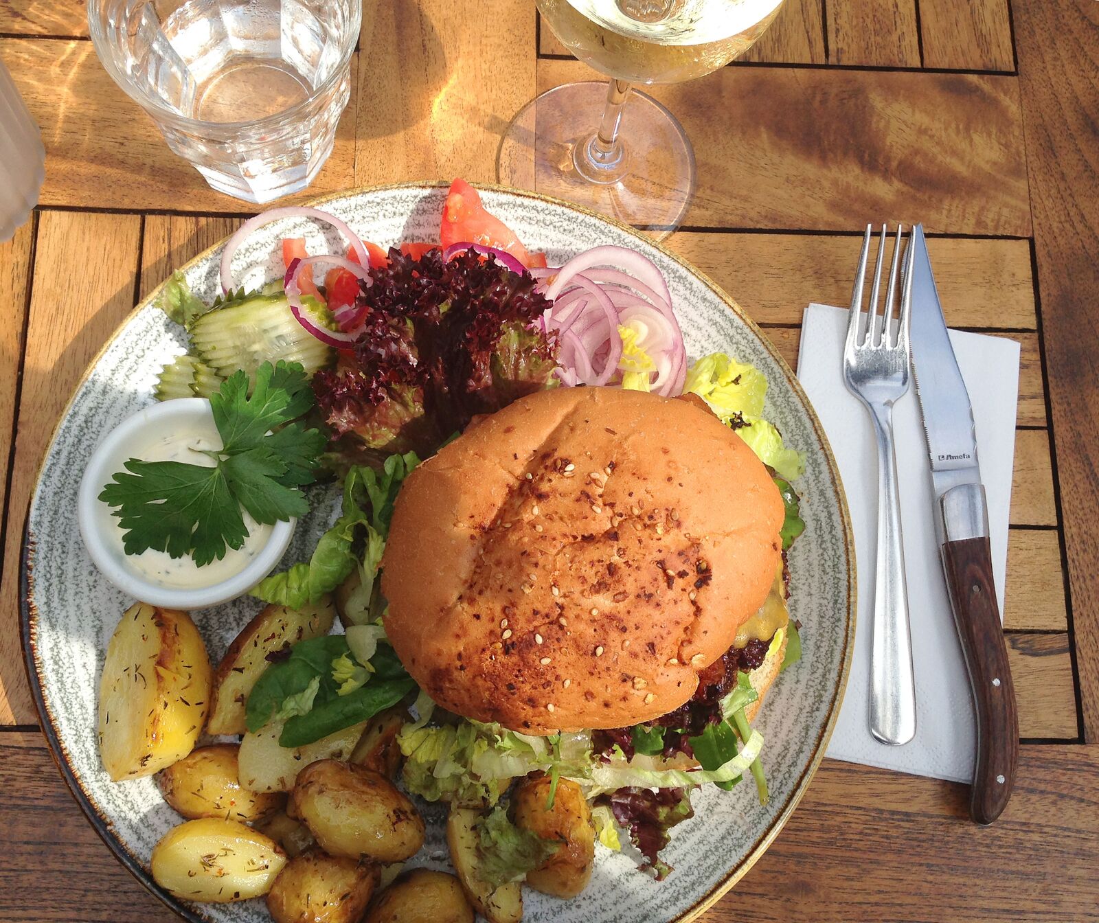 iPhone 5 back camera 4.12mm f/2.4 sample photo. Burger, food, potatoes photography