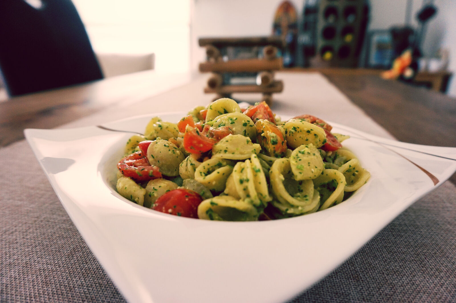 Sony E 16-50mm F3.5-5.6 PZ OSS sample photo. Basil, cooking, cuisine, culinary photography