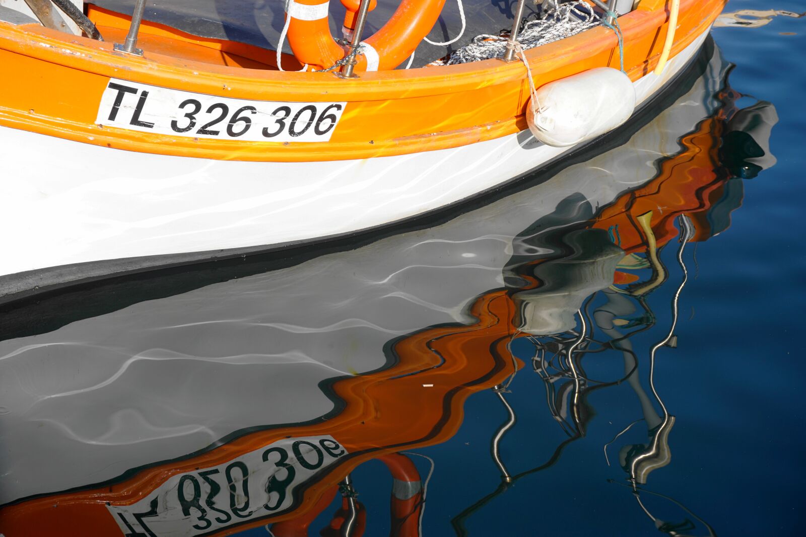 Sony E 16-50mm F3.5-5.6 PZ OSS sample photo. Boat, water, sea photography