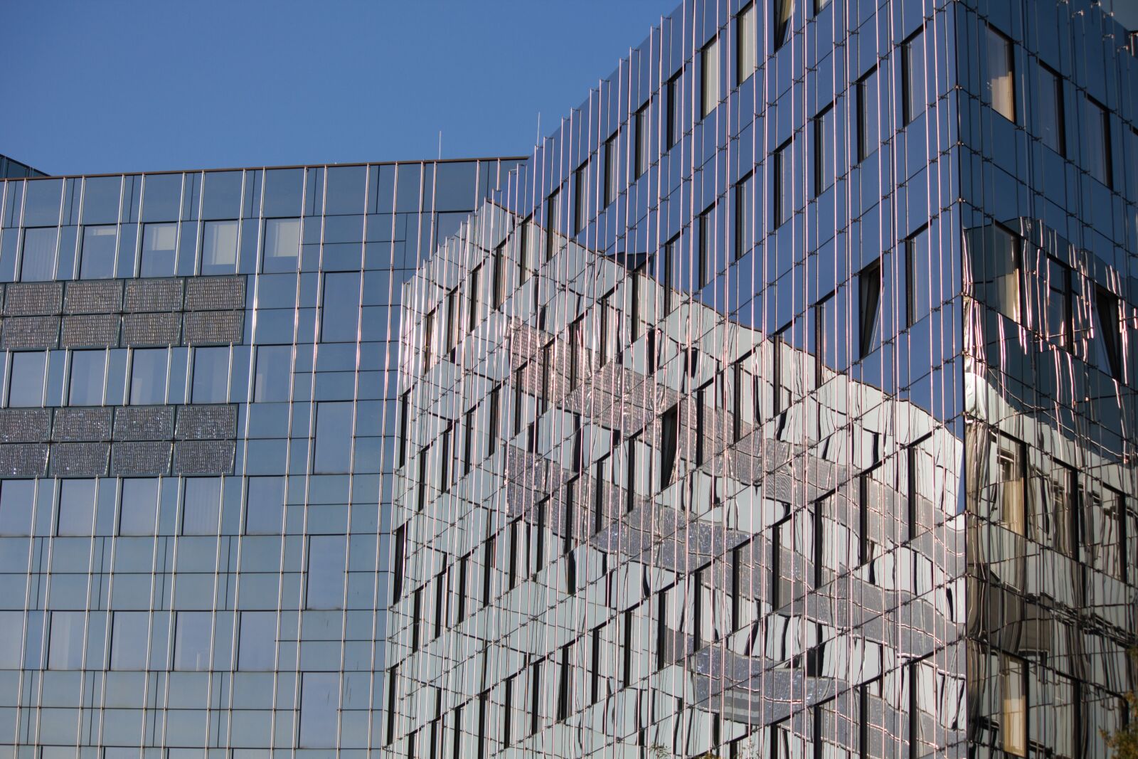 Canon EOS 550D (EOS Rebel T2i / EOS Kiss X4) sample photo. Berlin, facade, capital photography