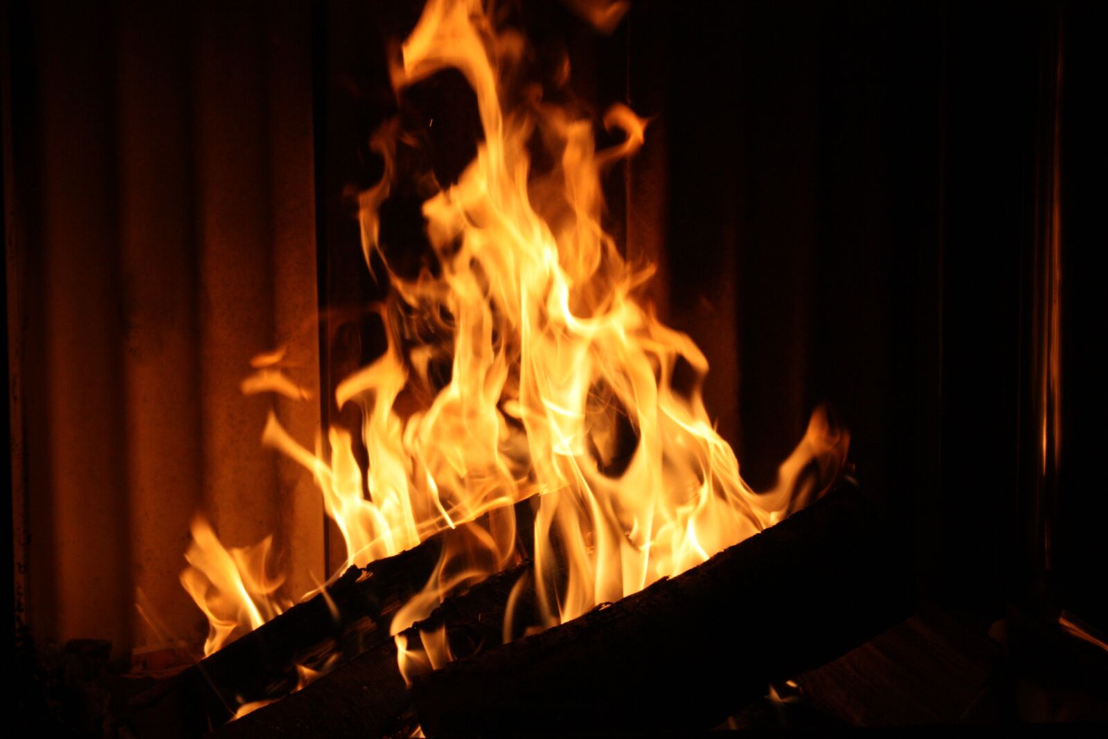 Canon EOS 450D (EOS Rebel XSi / EOS Kiss X2) sample photo. Fire, fireplace, the flame photography