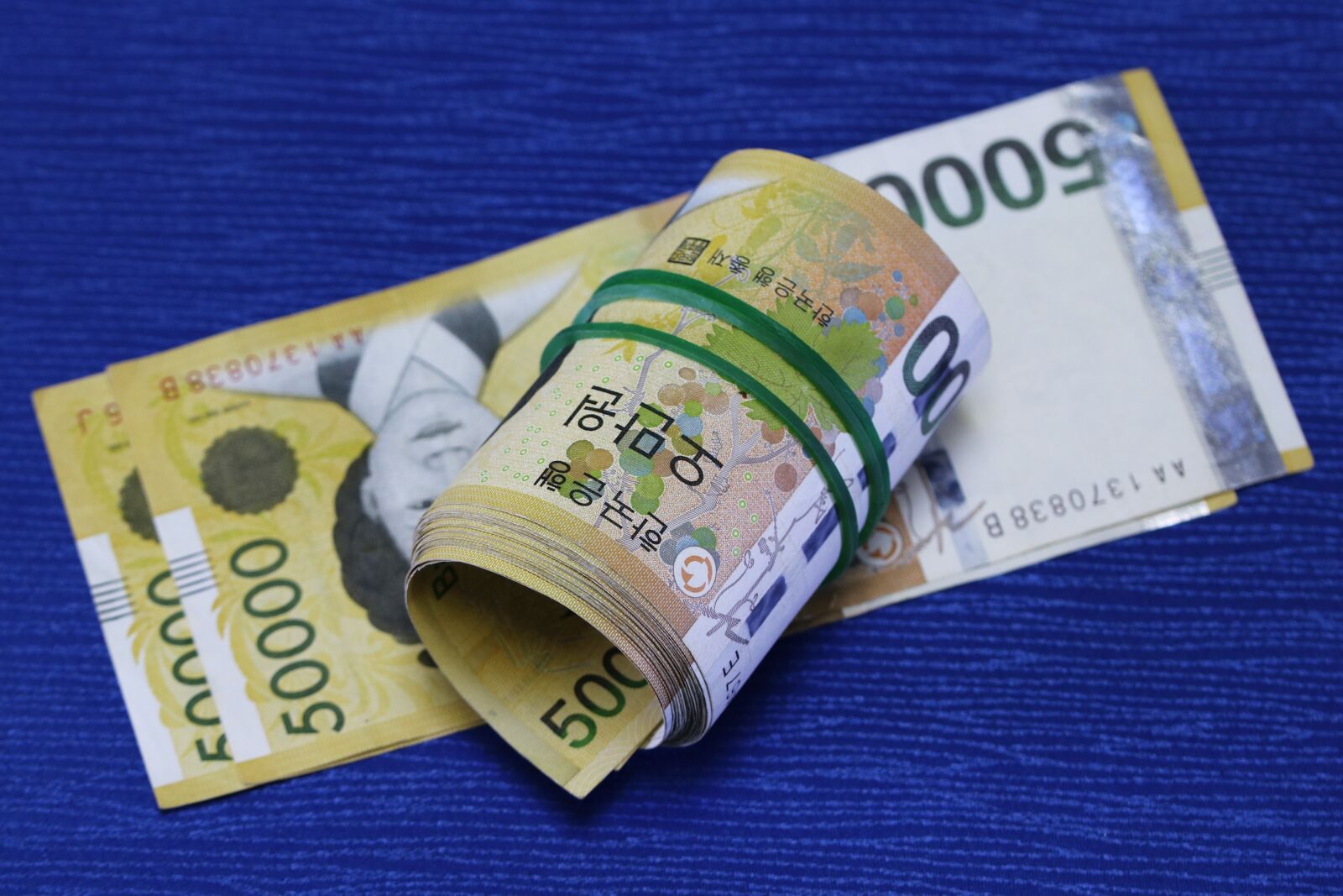 Canon EOS 750D (EOS Rebel T6i / EOS Kiss X8i) sample photo. Don, money, currency photography