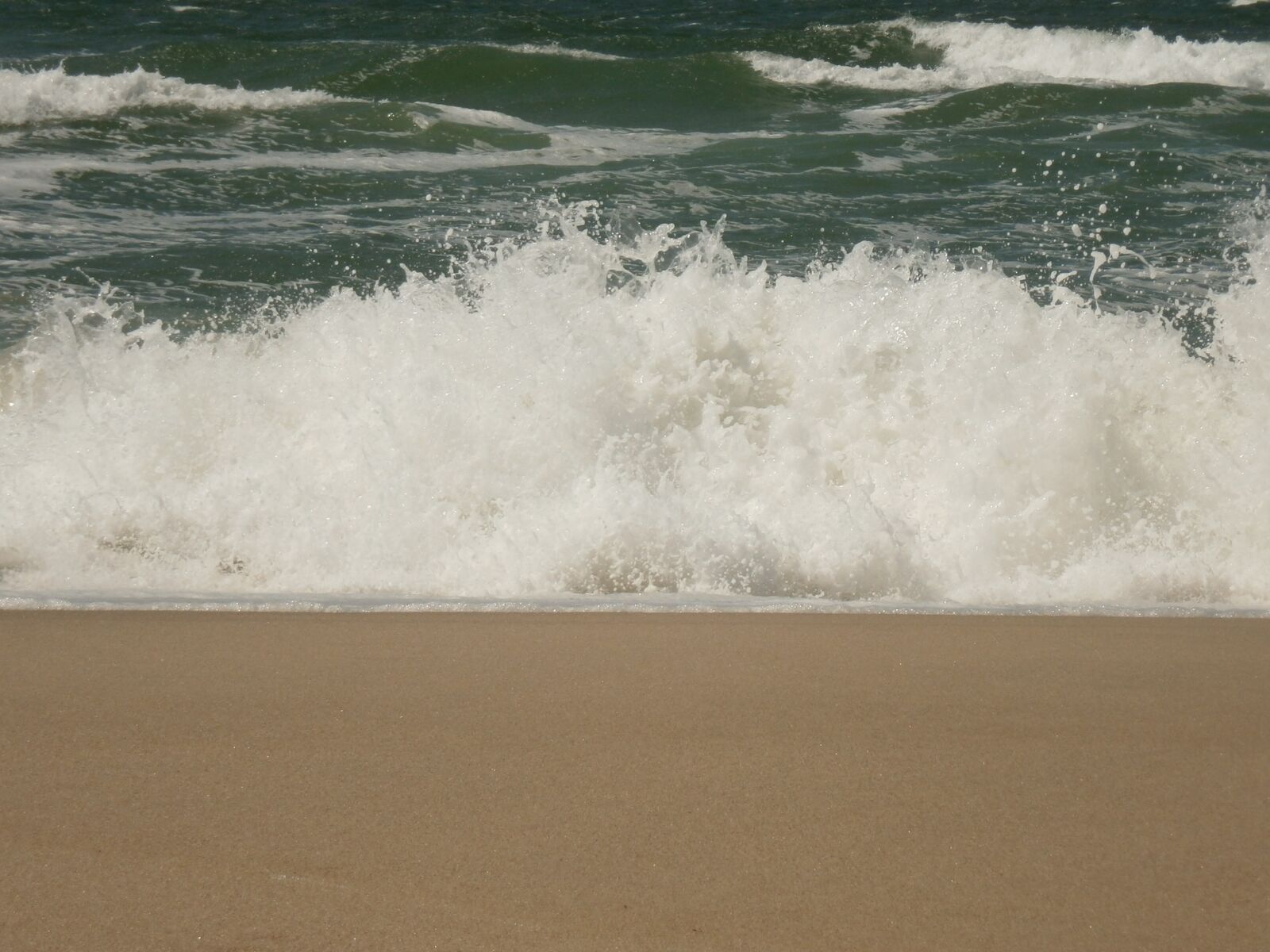 Olympus VG130,D710 sample photo. Surf, north sea, sand photography