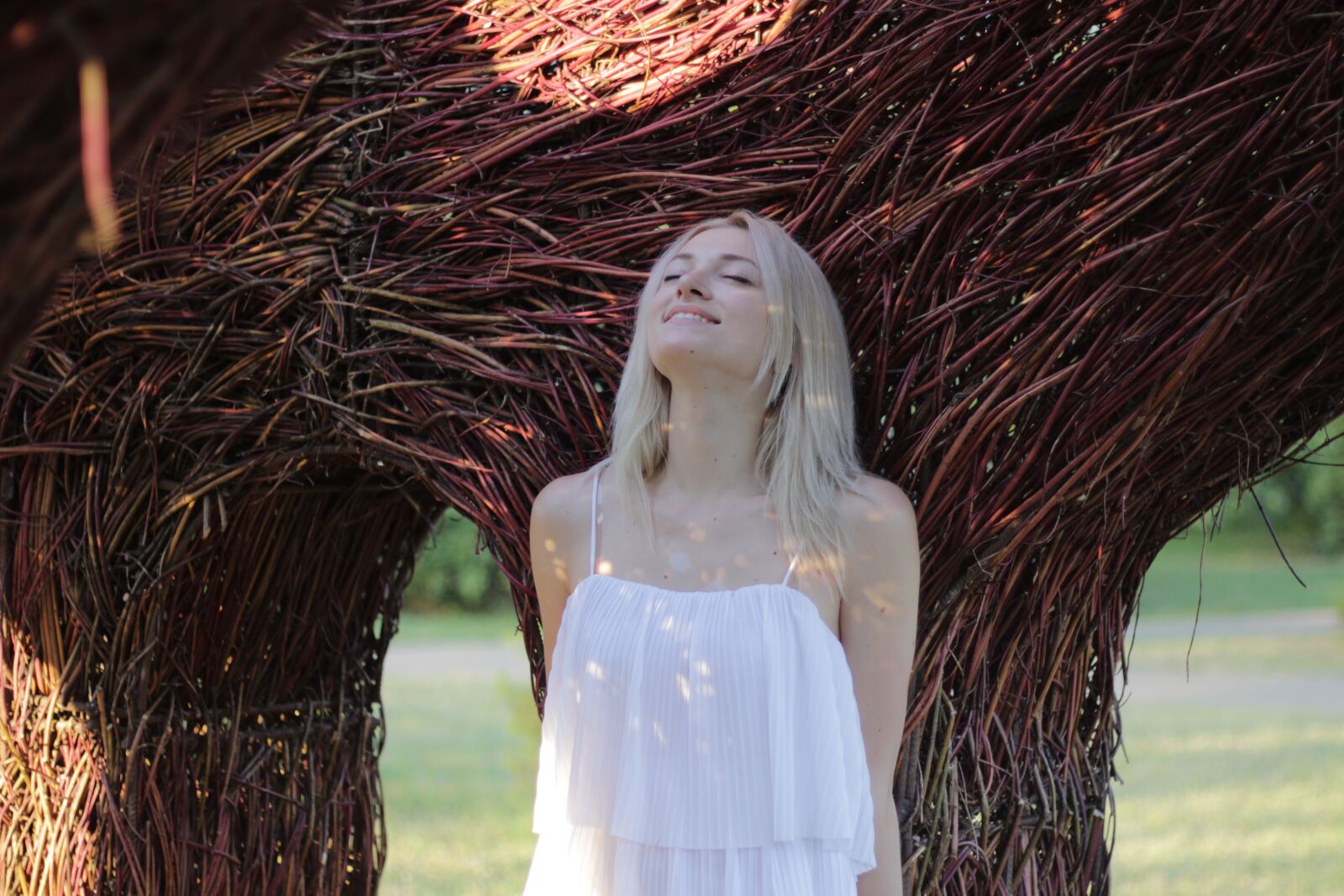 Canon EOS 600D (Rebel EOS T3i / EOS Kiss X5) + Canon EF 50mm F1.8 II sample photo. Girl, model, blonde photography