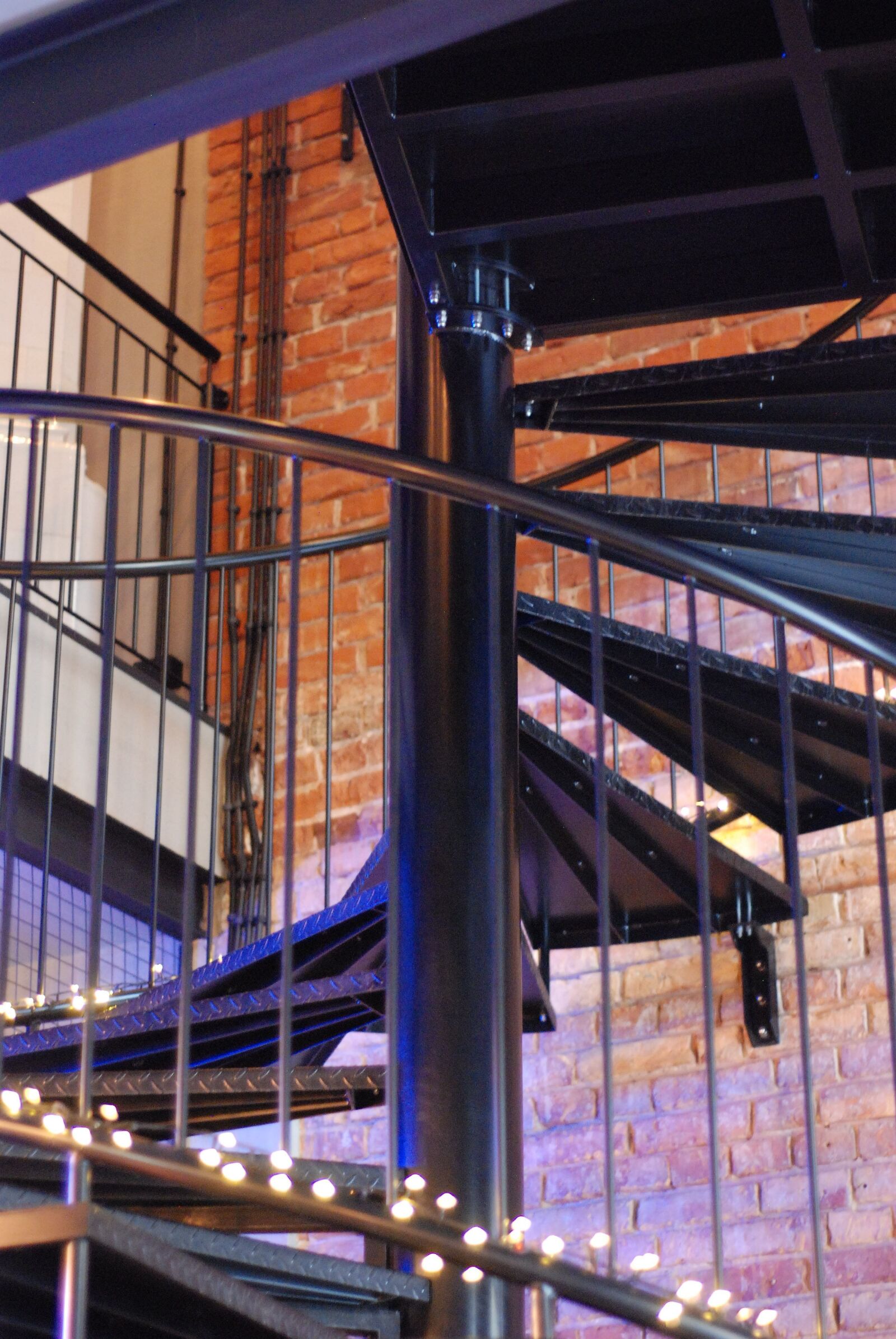 Nikon D80 sample photo. Stairs, pub, house photography