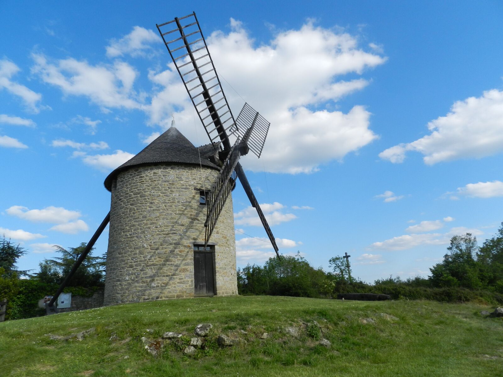 Nikon Coolpix P500 sample photo. Mill, mont-dol, france photography