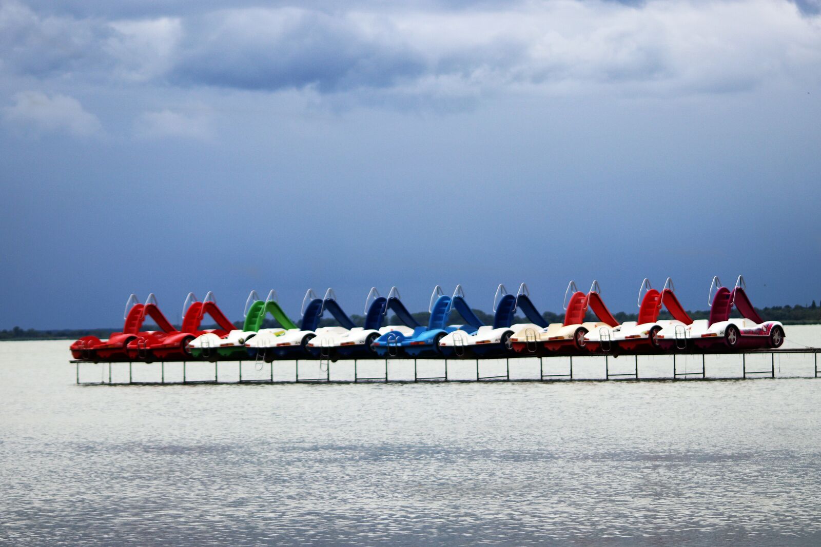 Canon EOS 200D (EOS Rebel SL2 / EOS Kiss X9) sample photo. Balaton, storm, hungary photography