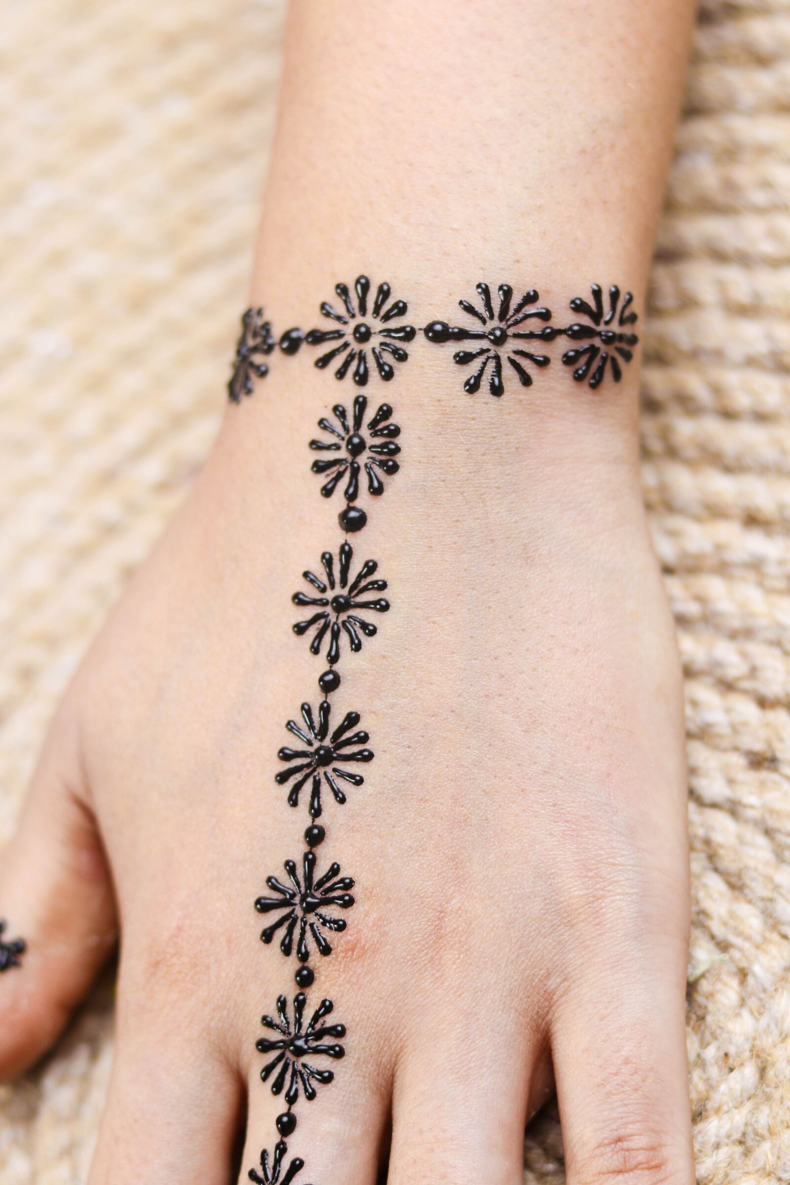 Canon EOS 80D sample photo. Henna, hands, mehendi photography