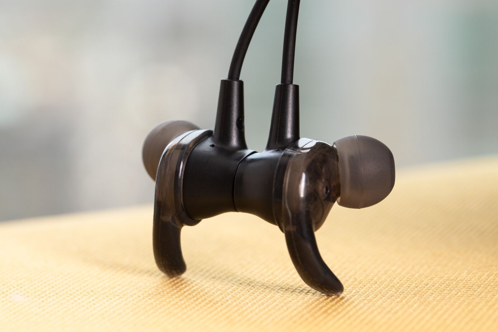 Canon EF 100mm F2.8L Macro IS USM sample photo. Headphones, soundpeats, bluetooth photography
