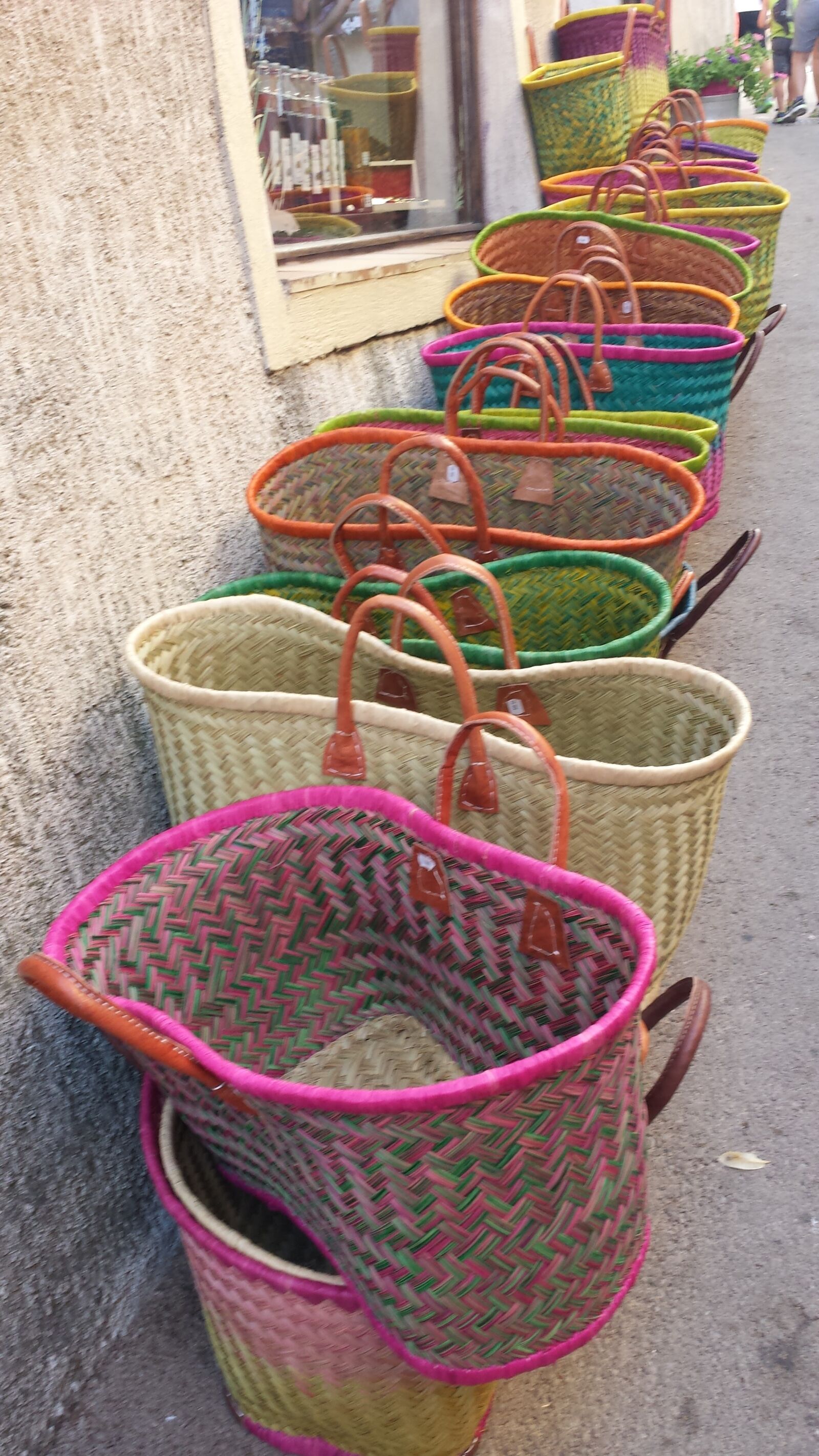 Samsung Galaxy S4 sample photo. Baskets, provence, color photography